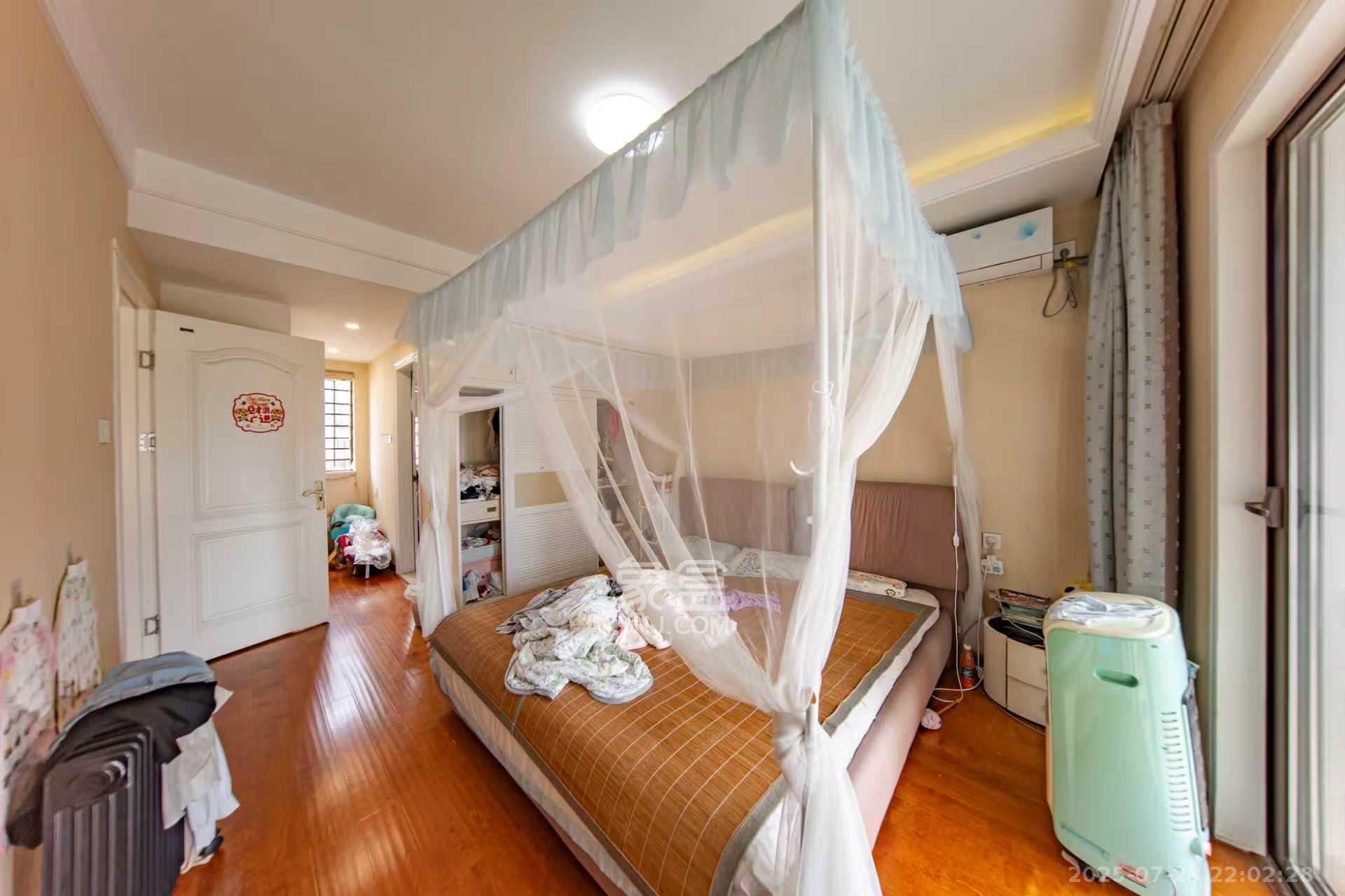 华润橡树湾  1室2厅2卫    2300.0元/月室内图