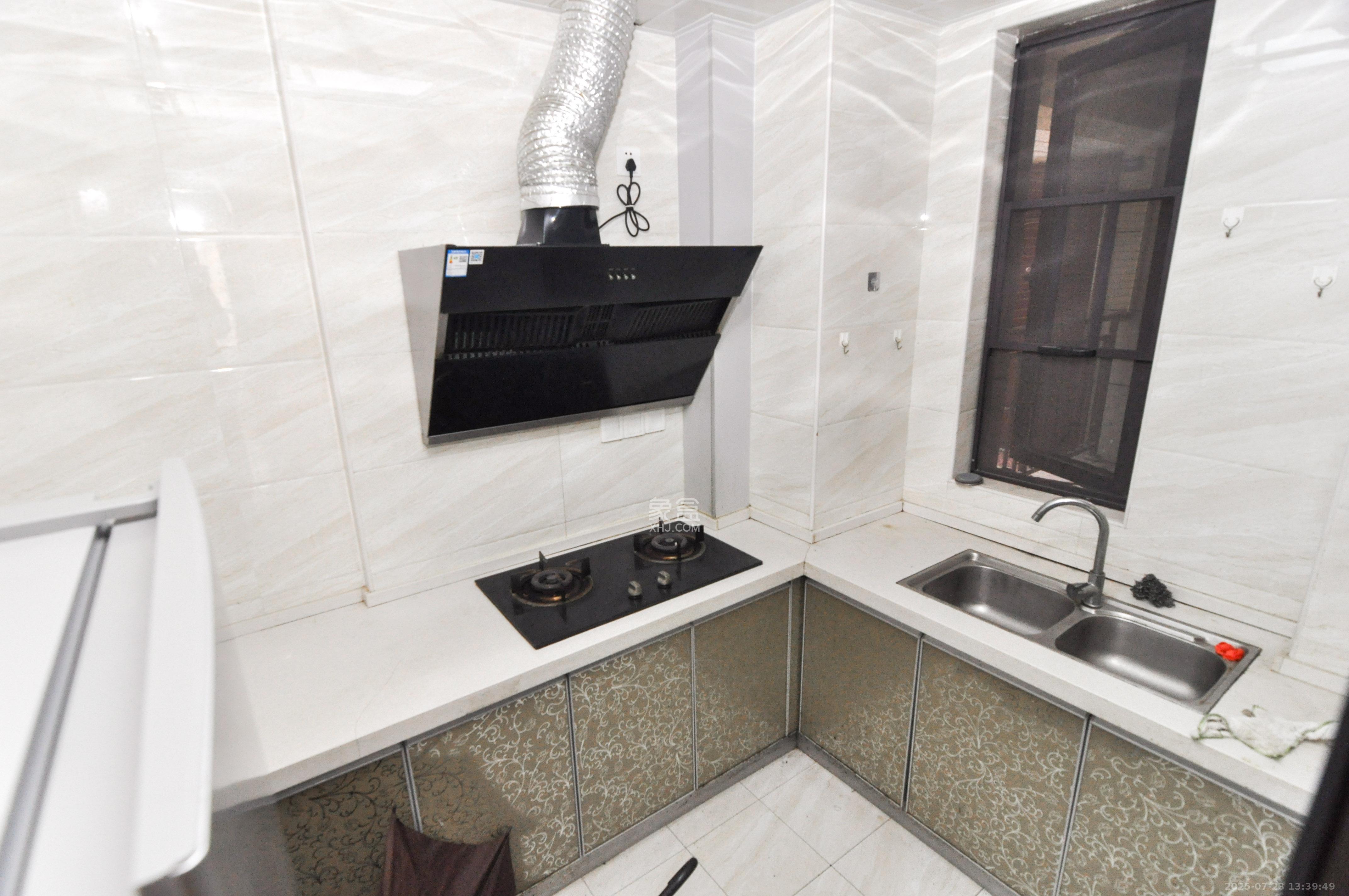 卓越浅水湾  3室2厅2卫    92.0万厨房