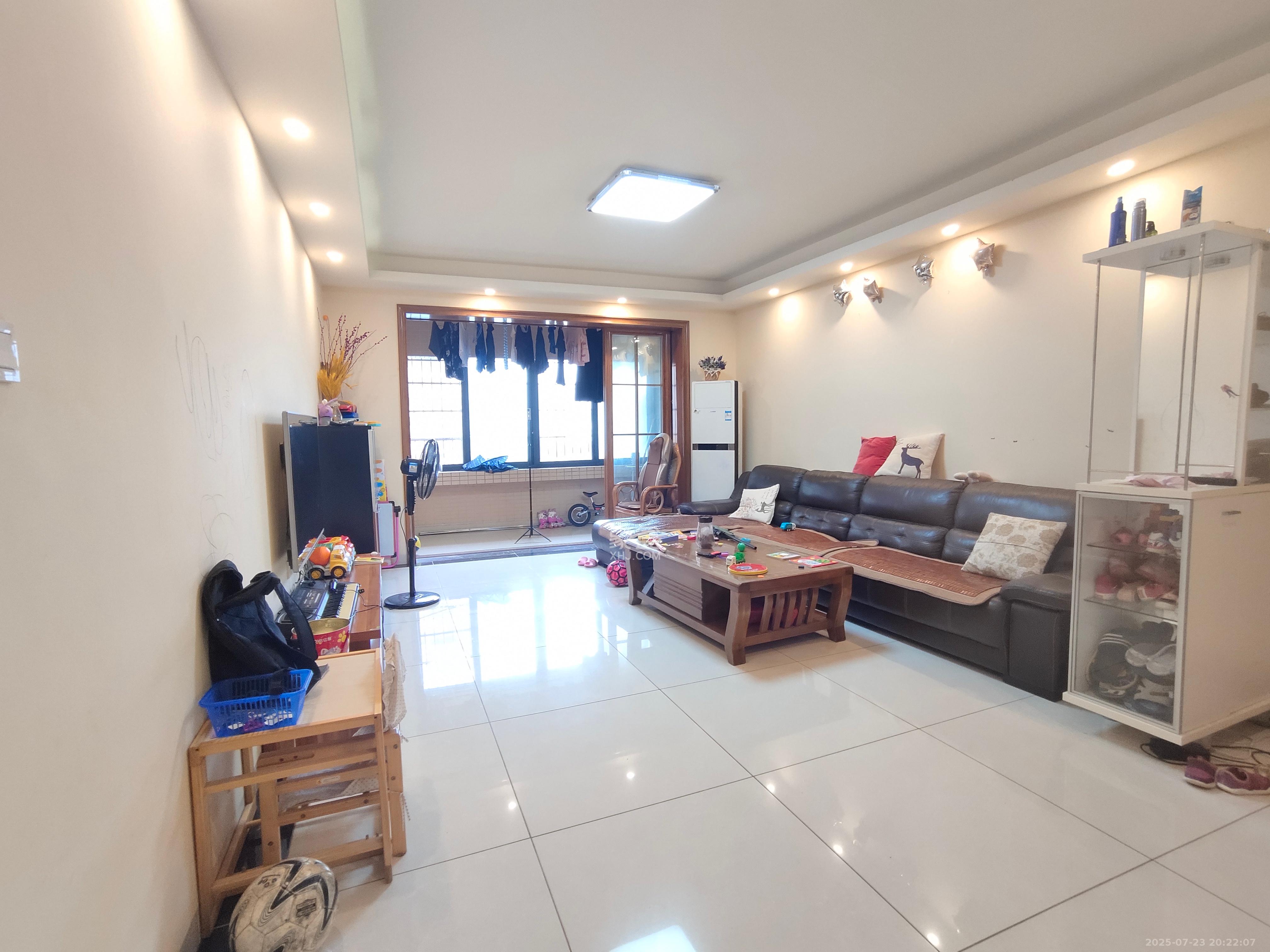 中城丽景香山园  3室2厅2卫   3000.00元/月室内图