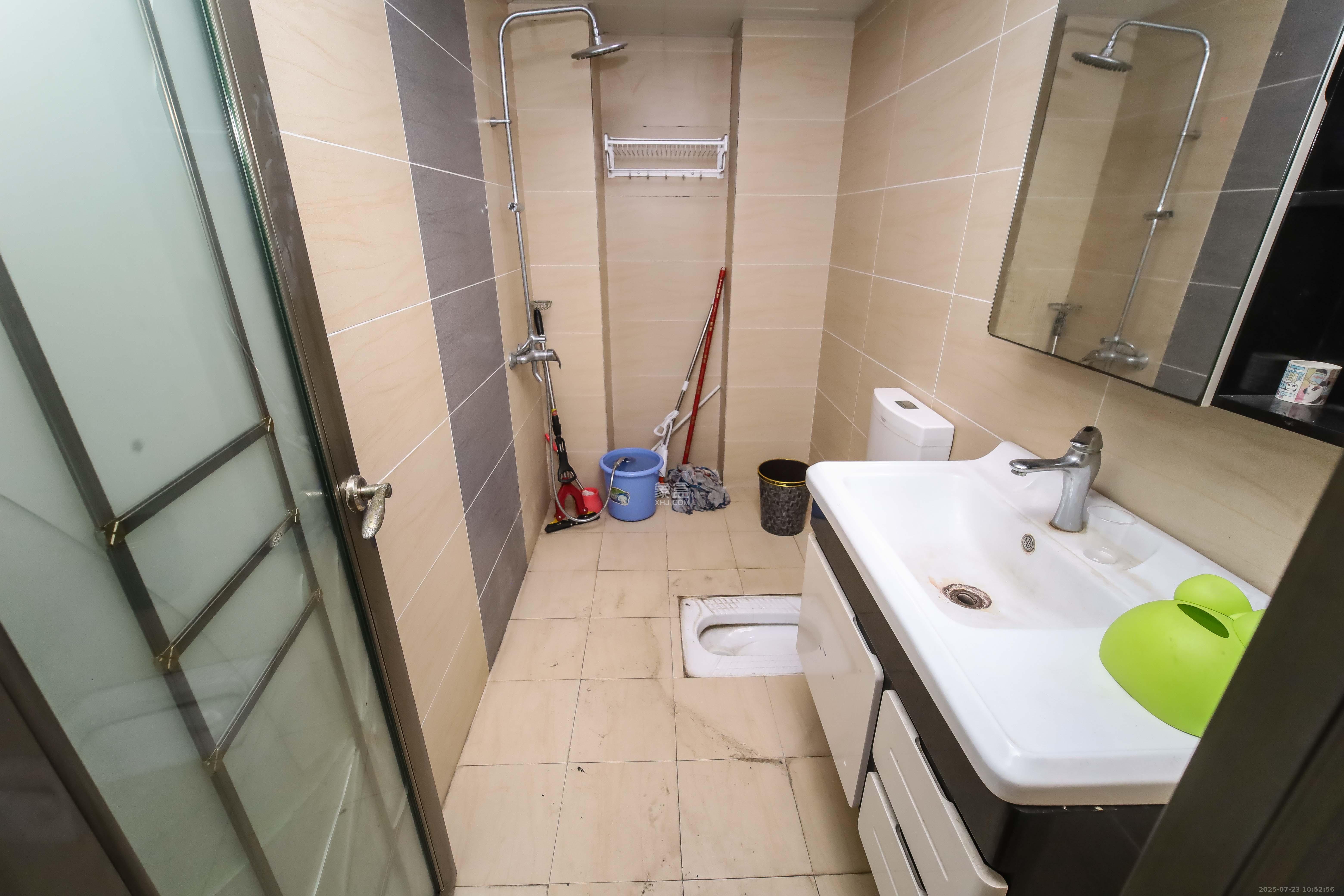 华城广场  2室2厅1卫    2800.0元/月室内图