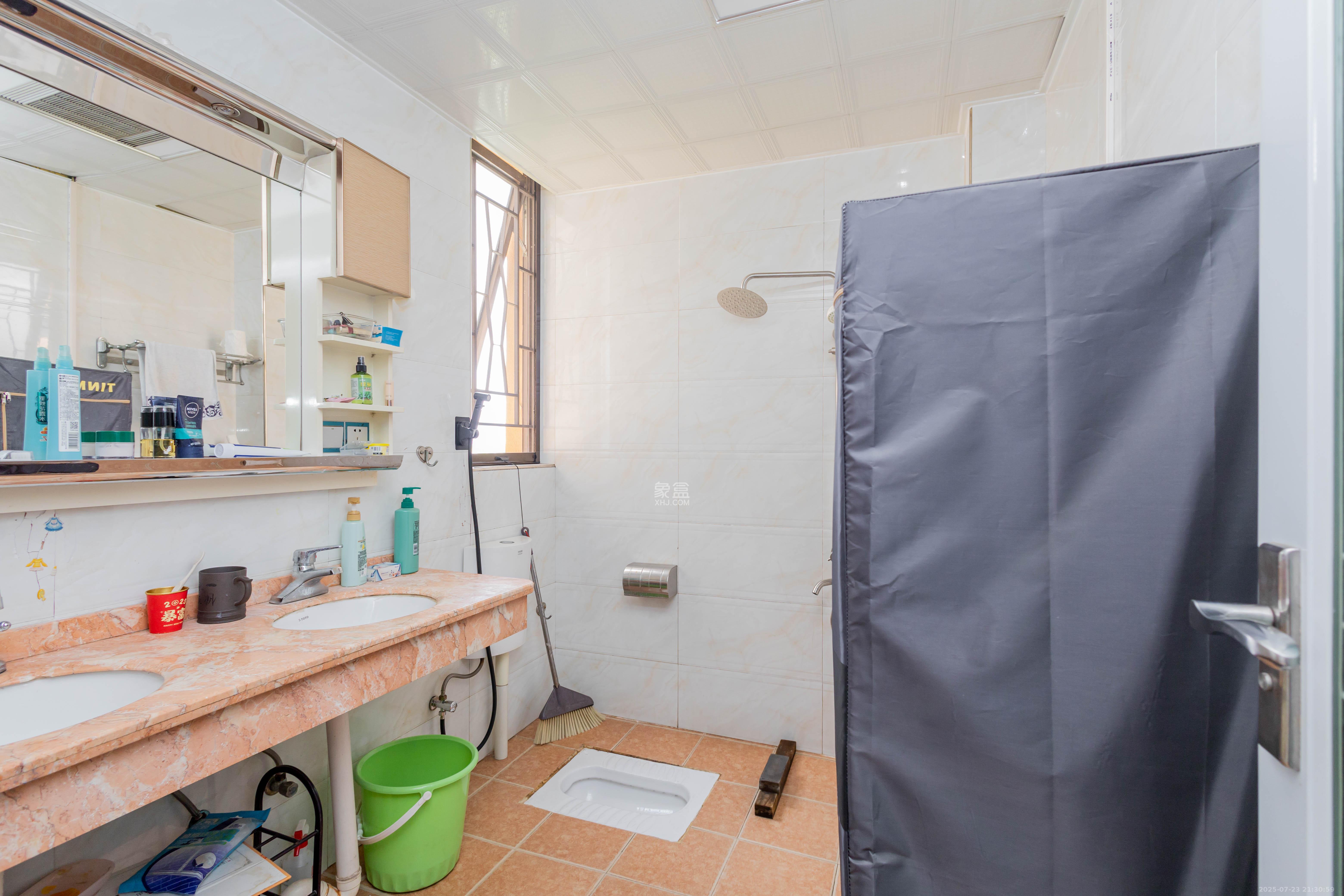 天园假日 4室2厅2卫 145.8万 天园假日 4室2厅2卫 145.8万卫生间