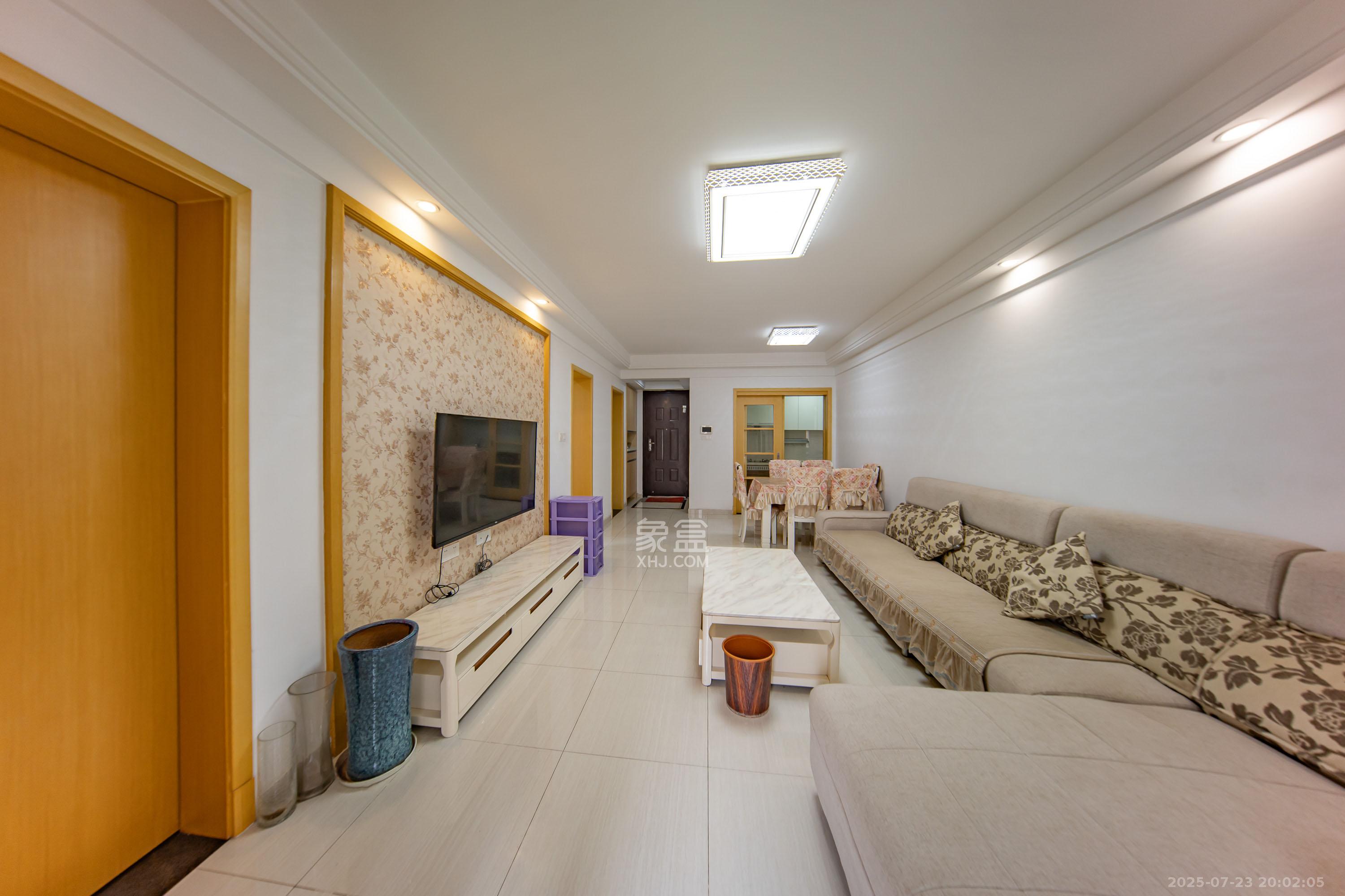 中海国际四期  3室2厅1卫    68.2万 中海国际四期  3室2厅1卫    68.2万客厅