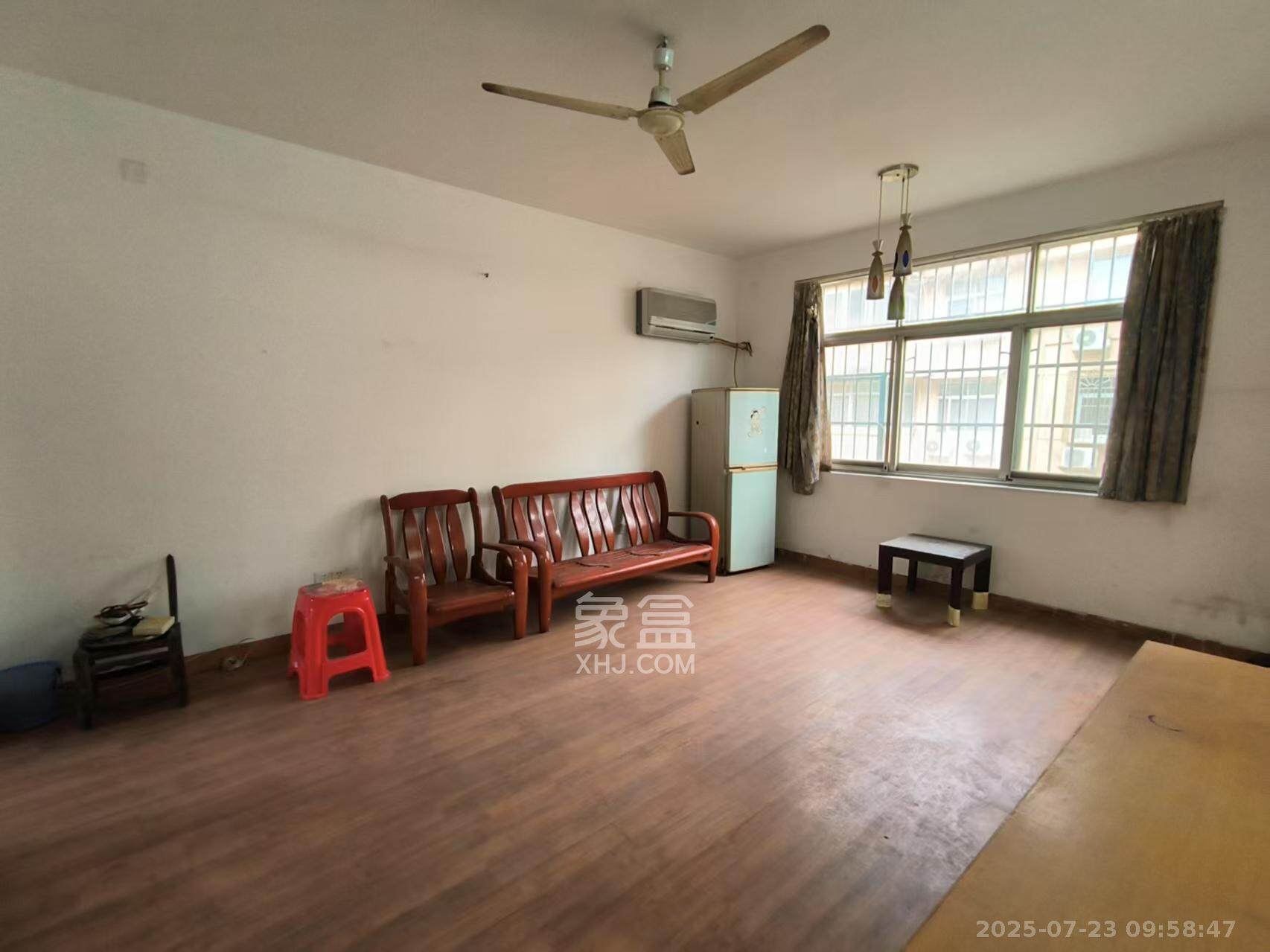 袁家岭省煤炭厅宿舍(芙蓉区省煤炭局小区)  3室1厅1卫    2100.0元/月 袁家岭省煤炭厅宿舍(芙蓉区省煤炭局小区)  3室1厅1卫    2100.0元/月