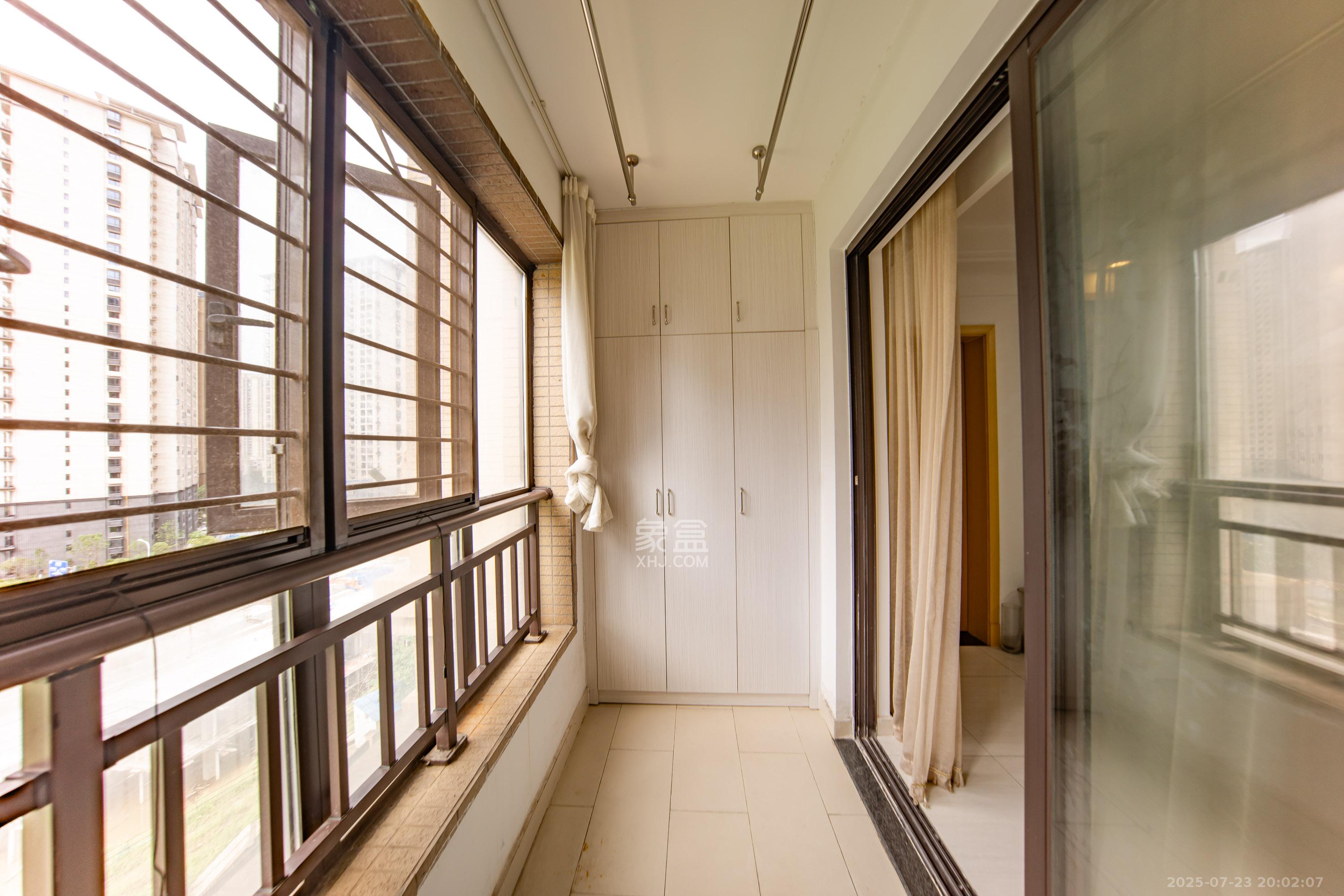 中海国际四期  3室2厅1卫    68.2万 中海国际四期  3室2厅1卫    68.2万阳台