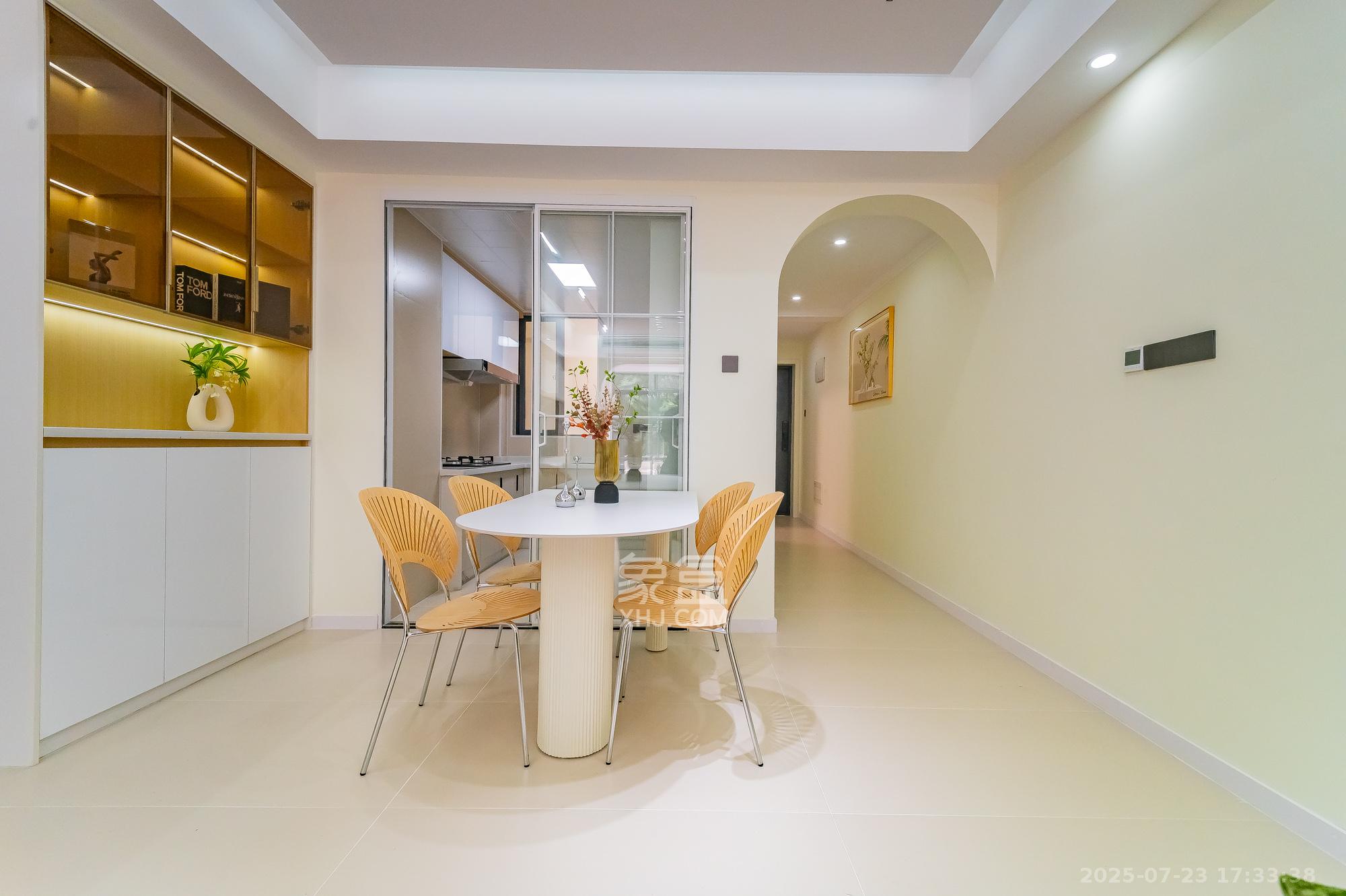 华润凤凰城二期  4室2厅1卫    82.8万客厅