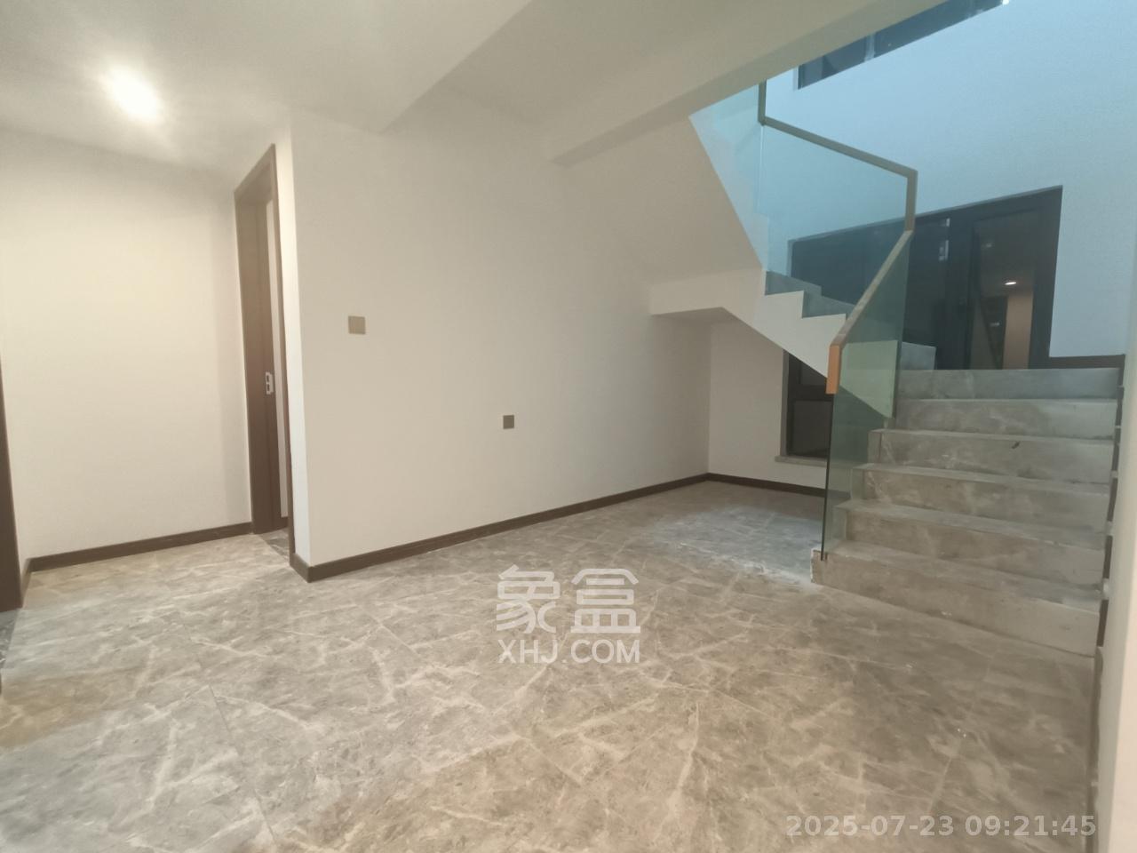 绿地长沙城际空间站(绿地新里佳苑) 5室2厅3卫 5500.0元/月 绿地长沙城际空间站(绿地新里佳苑) 5室2厅3卫 5500.0元/月室内图