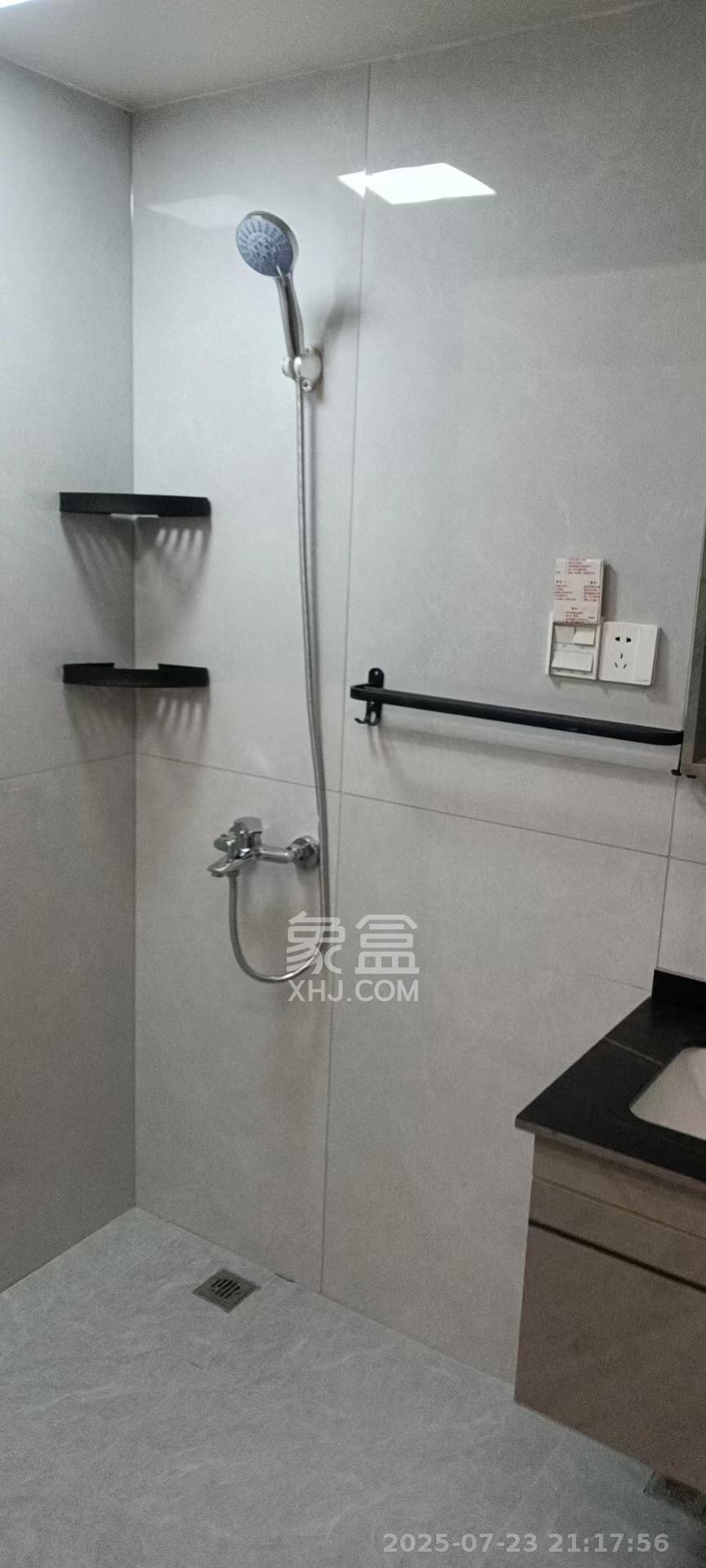 保利麓谷林语I区  1室1厅1卫    1600.0元/月室内图