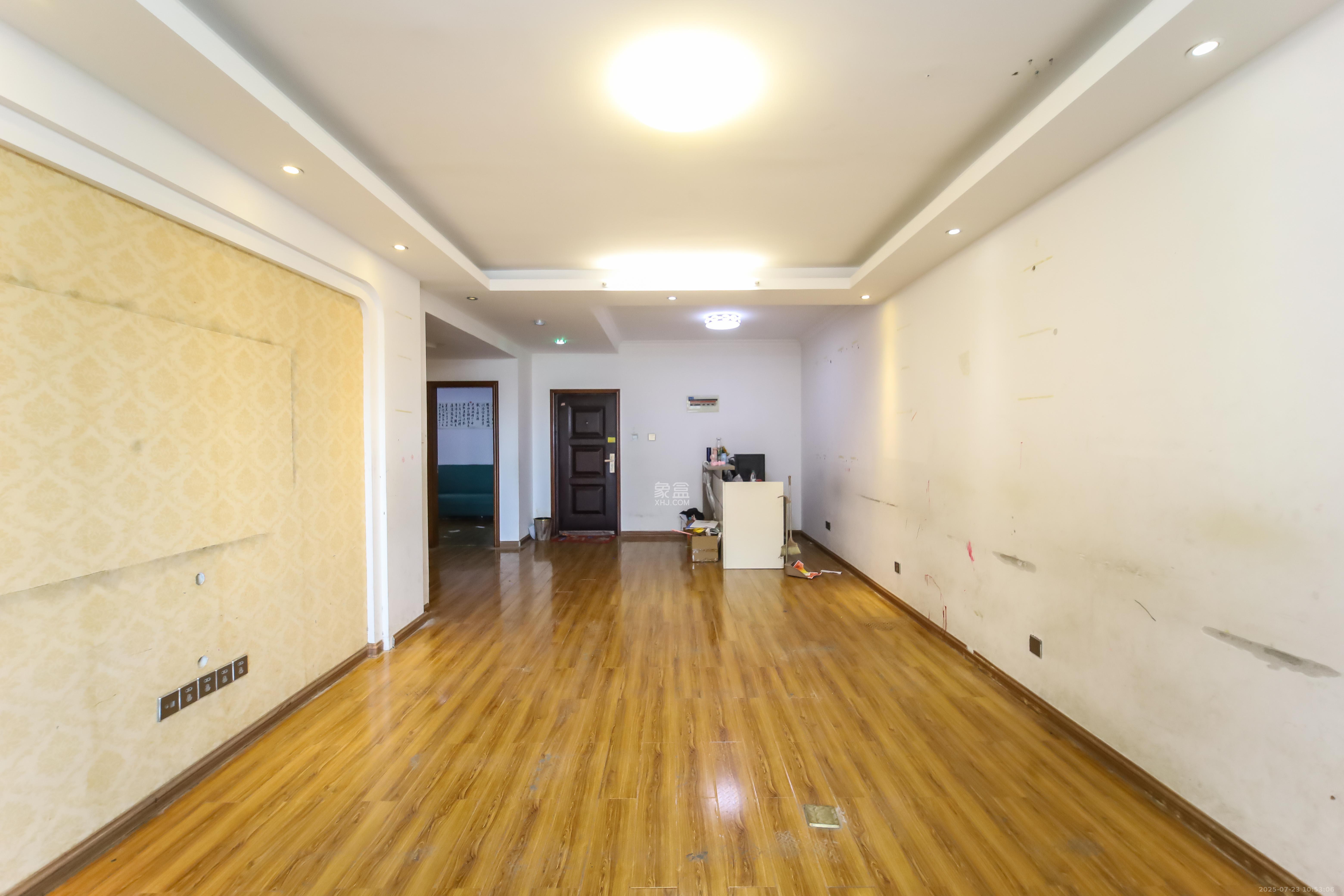 华城广场  2室2厅1卫    2800.0元/月室内图