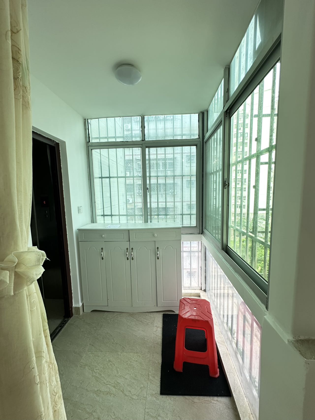 交警总队公寓 3室2厅1卫 2400.0元/月 交警总队公寓 3室2厅1卫 2400.0元/月室内图