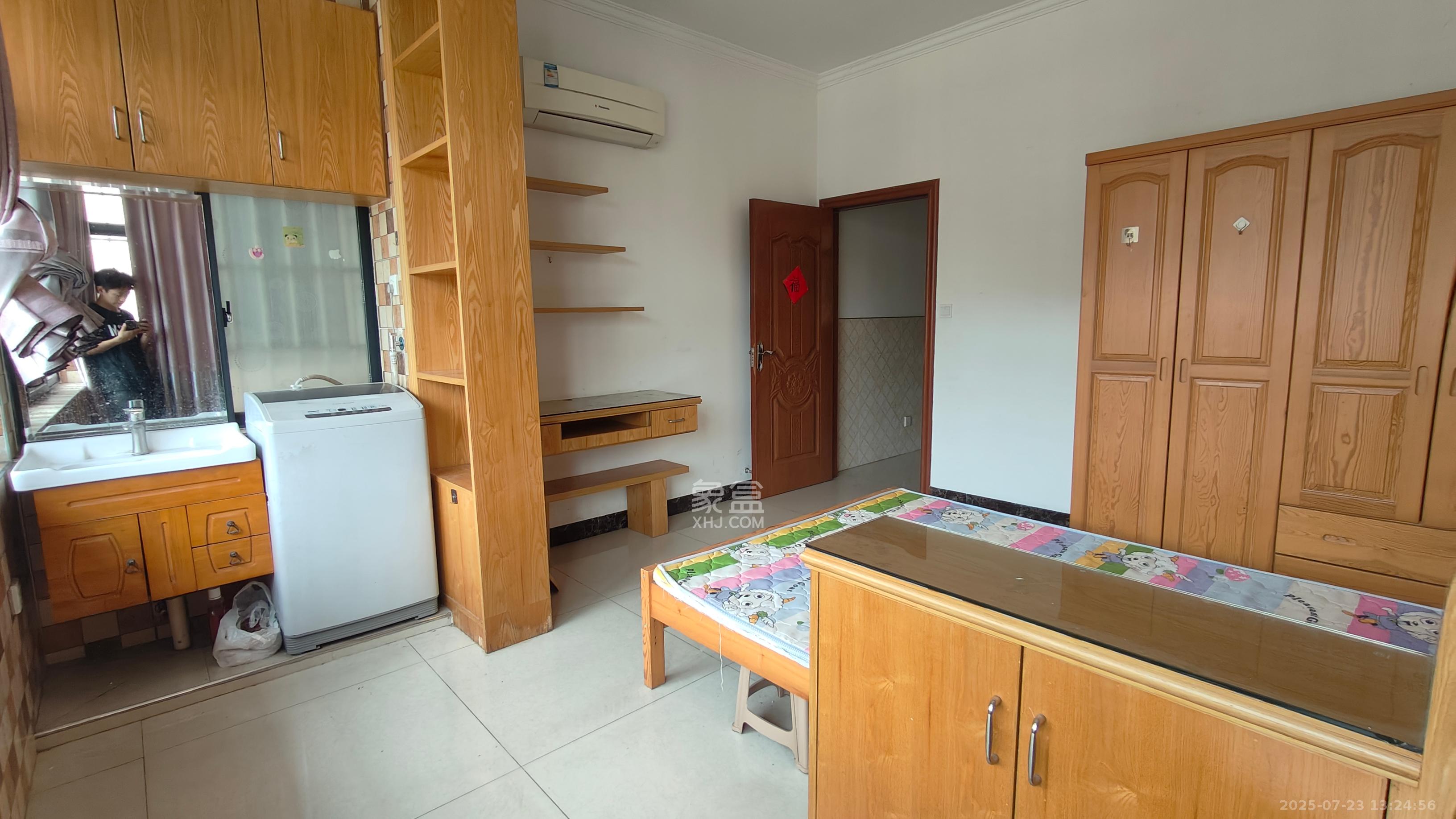 五星龙廻塘小区  1室0厅0卫    1200.0元/月 五星龙廻塘小区  1室0厅0卫    1200.0元/月室内图