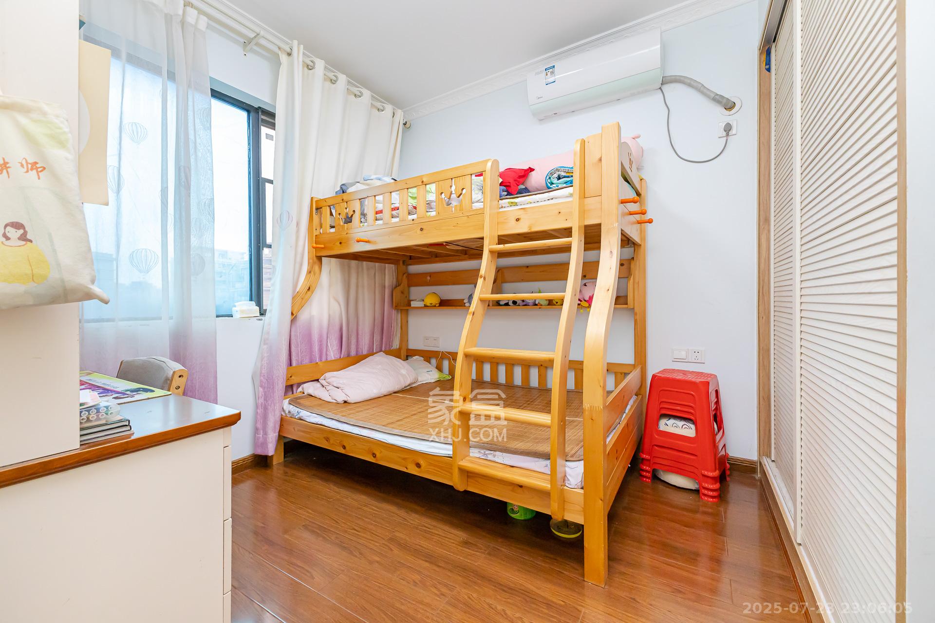 盛腾学林西岸  2室2厅1卫    55.0万 盛腾学林西岸  2室2厅1卫    55.0万卧室