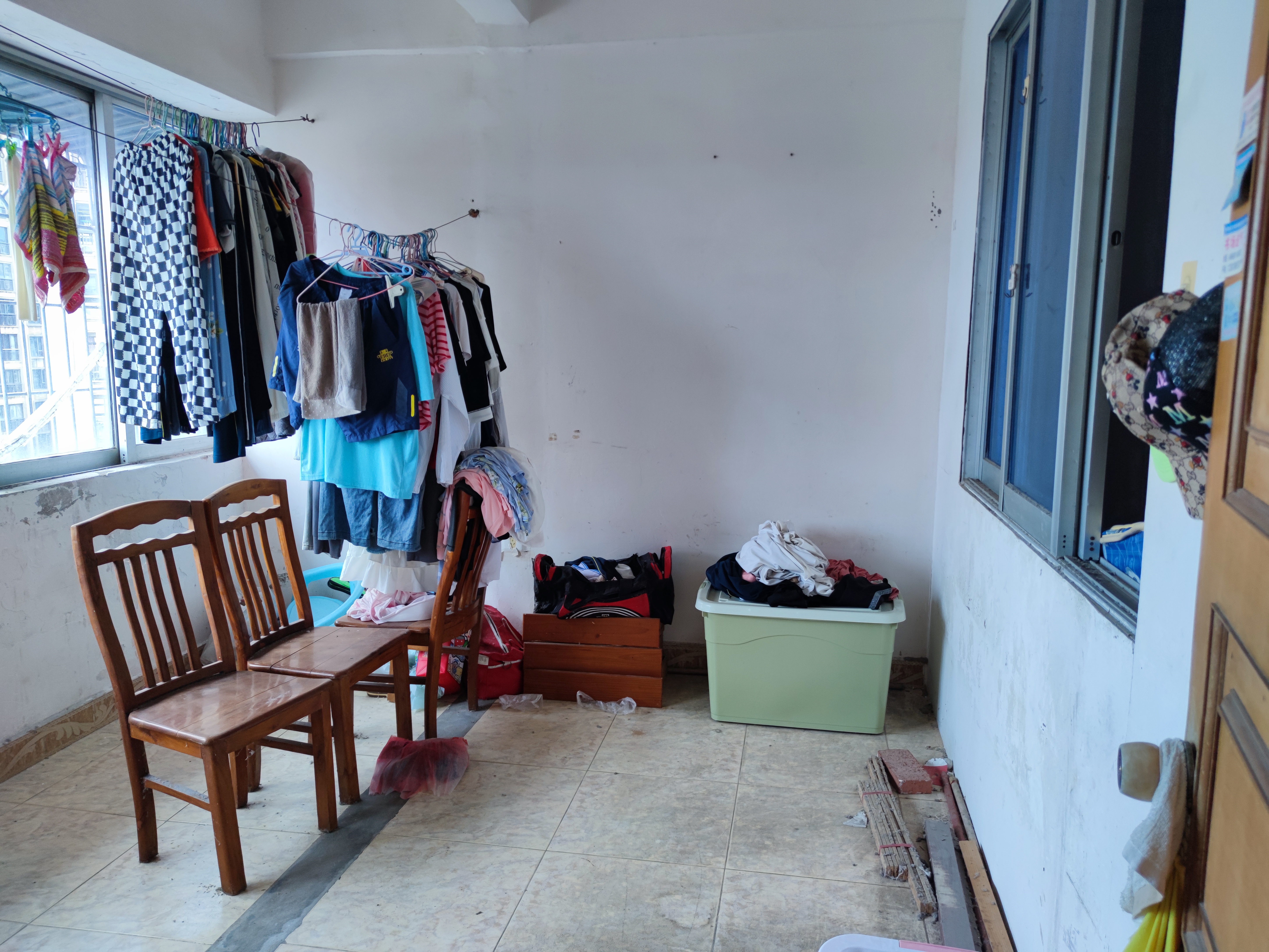 新景立大厦  3室2厅1卫    85.0万 新景立大厦  3室2厅1卫    85.0万客厅