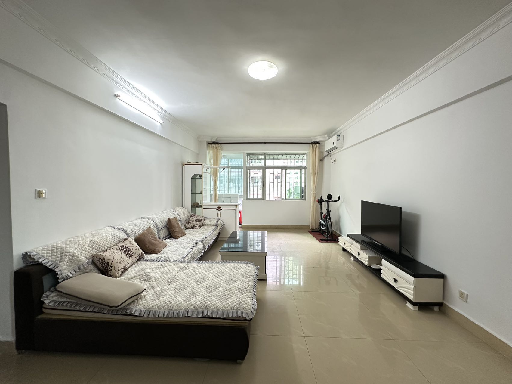 交警总队公寓 3室2厅1卫 2400.0元/月 交警总队公寓 3室2厅1卫 2400.0元/月室内图