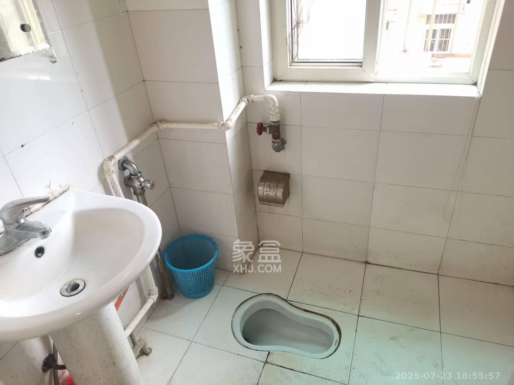 翡翠林居  2室2厅1卫   2200.00元/月室内图