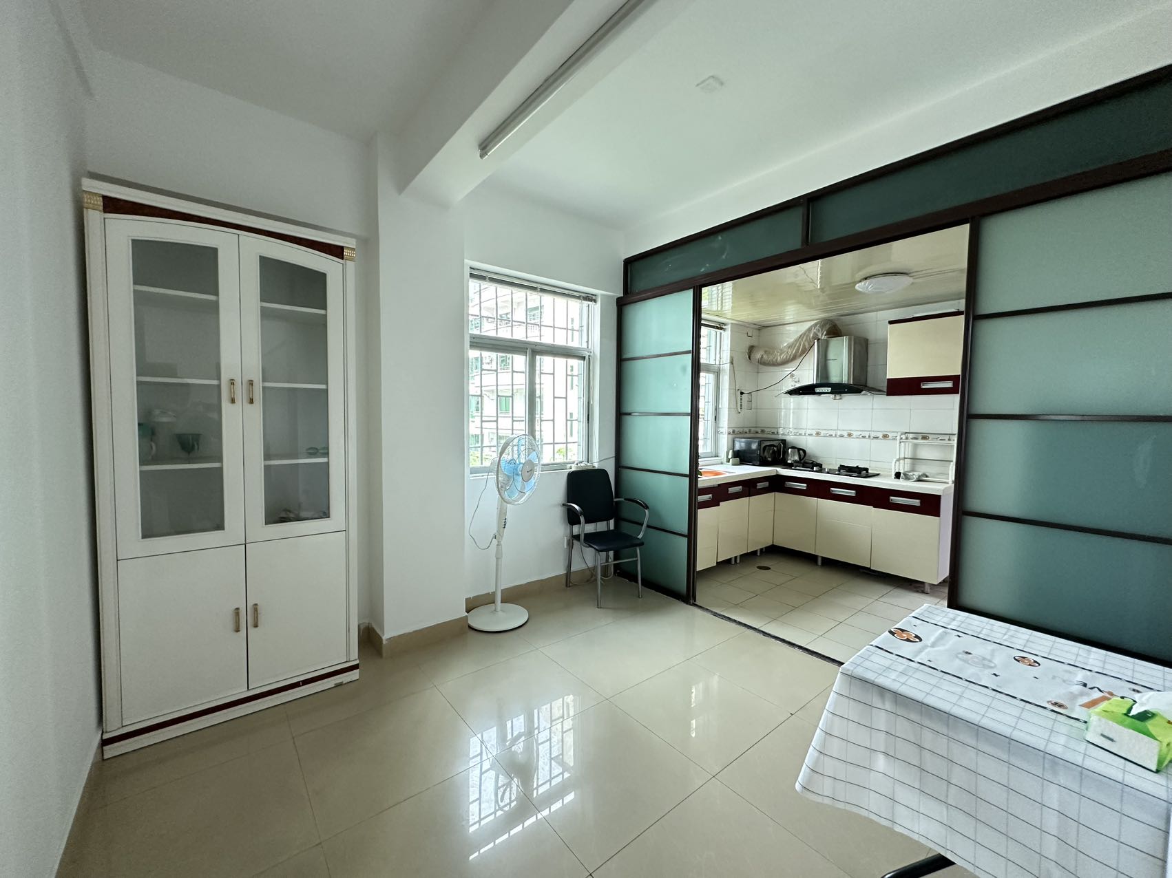 交警总队公寓 3室2厅1卫 2400.0元/月 交警总队公寓 3室2厅1卫 2400.0元/月室内图