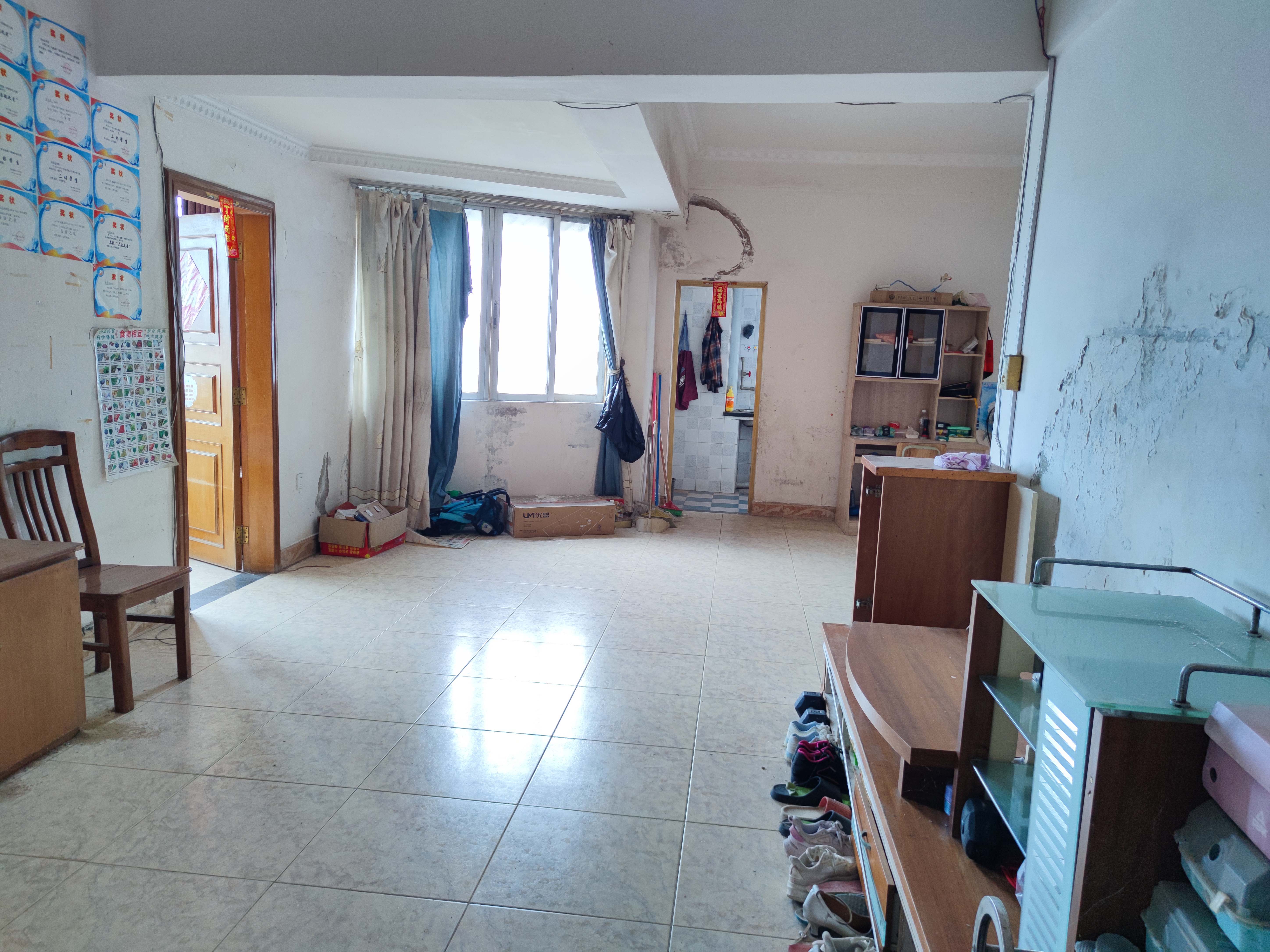 新景立大厦  3室2厅1卫    85.0万 新景立大厦  3室2厅1卫    85.0万客厅