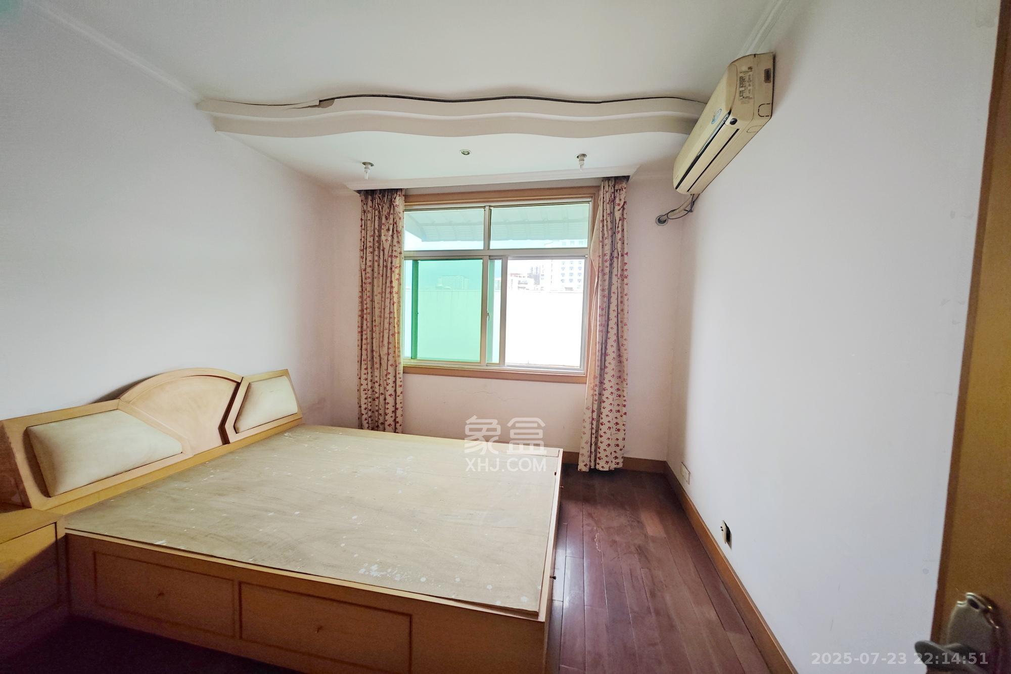 法官公寓 3室2厅2卫 88.0万 法官公寓 3室2厅2卫 88.0万卧室