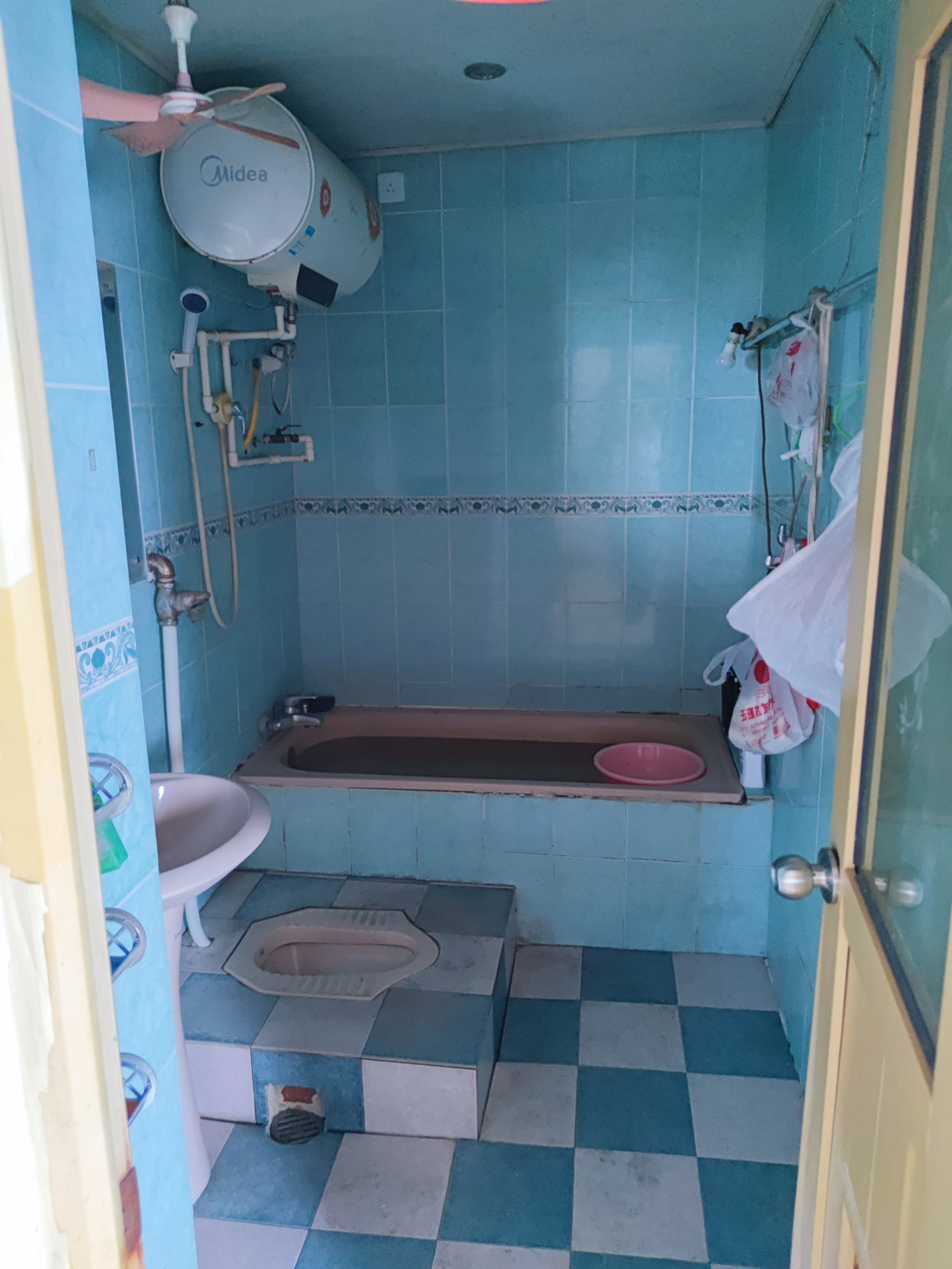 新景立大厦  3室2厅1卫    85.0万 新景立大厦  3室2厅1卫    85.0万客厅