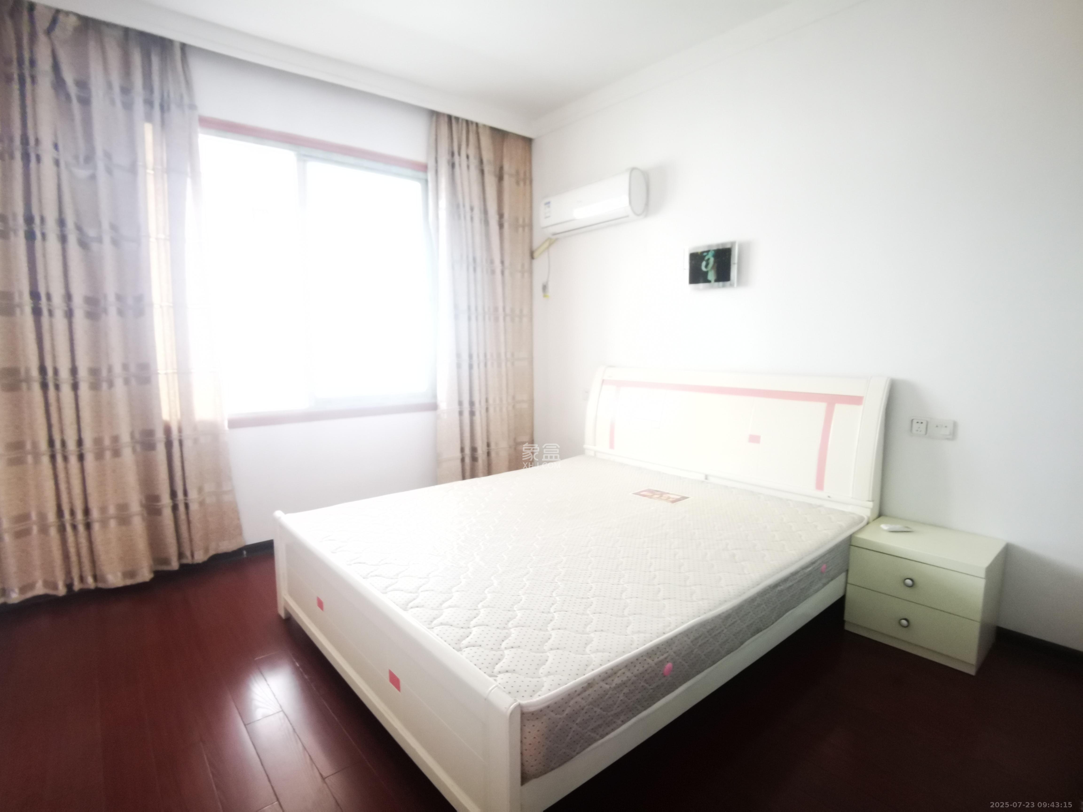 莲乡公寓  4室2厅1卫   1500.00元/月室内图