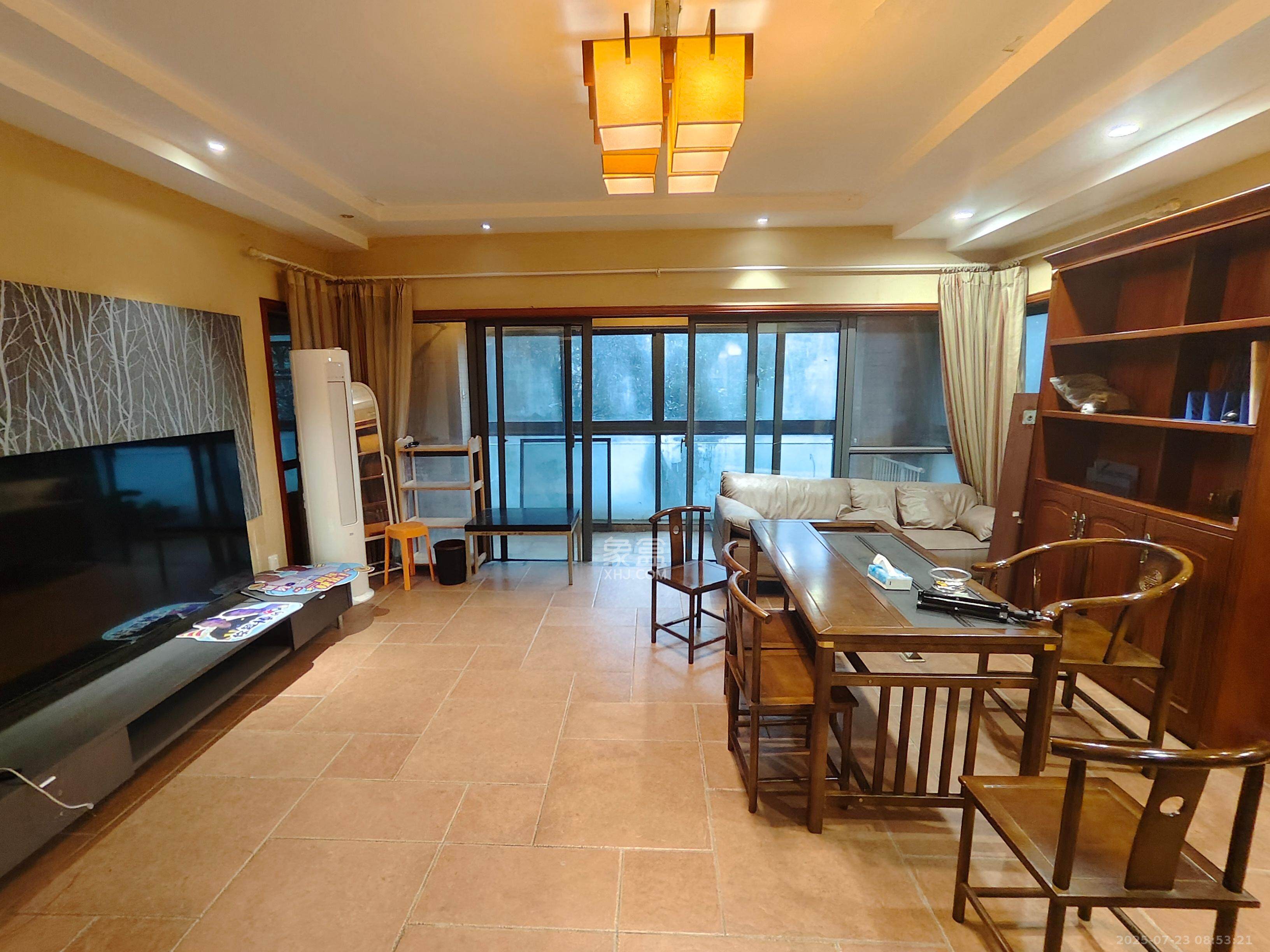 中城丽景香山园 3室2厅2卫 3500.0元/月 中城丽景香山园 3室2厅2卫 3500.0元/月室内图