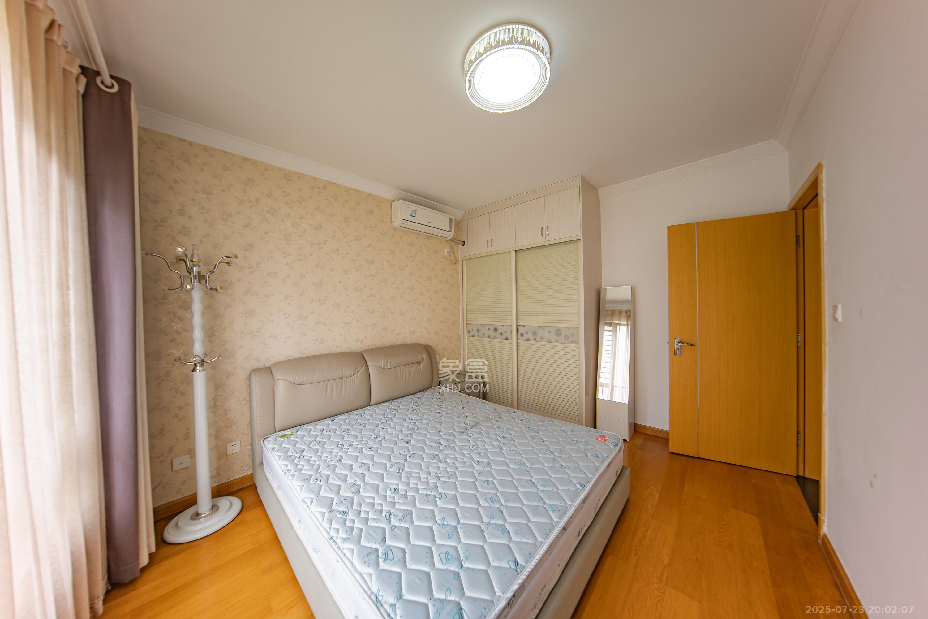 中海国际四期  3室2厅1卫    68.2万 中海国际四期  3室2厅1卫    68.2万卧室