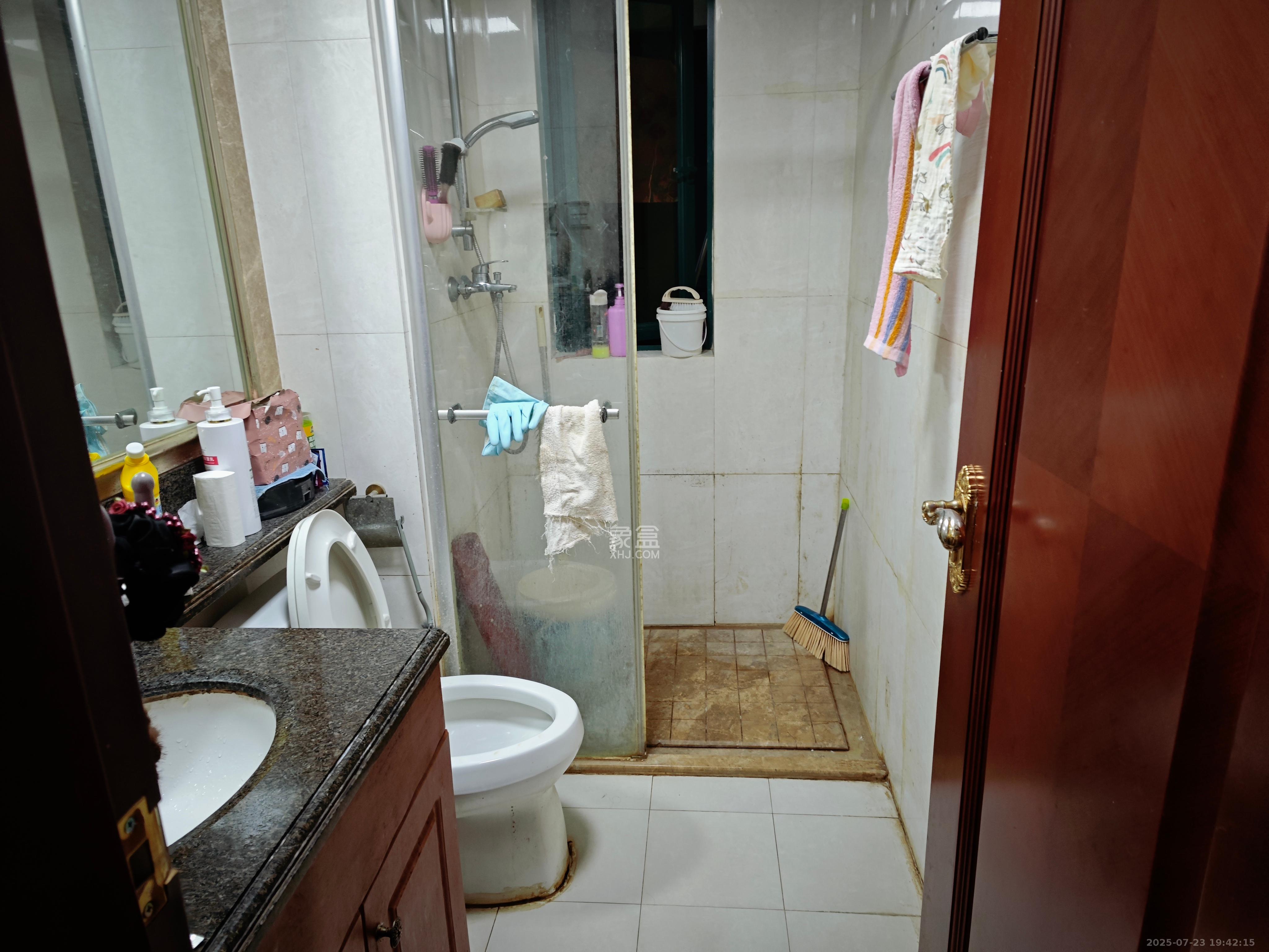 恒大华府  3室2厅2卫    3500.0元/月 恒大华府  3室2厅2卫    3500.0元/月室内图