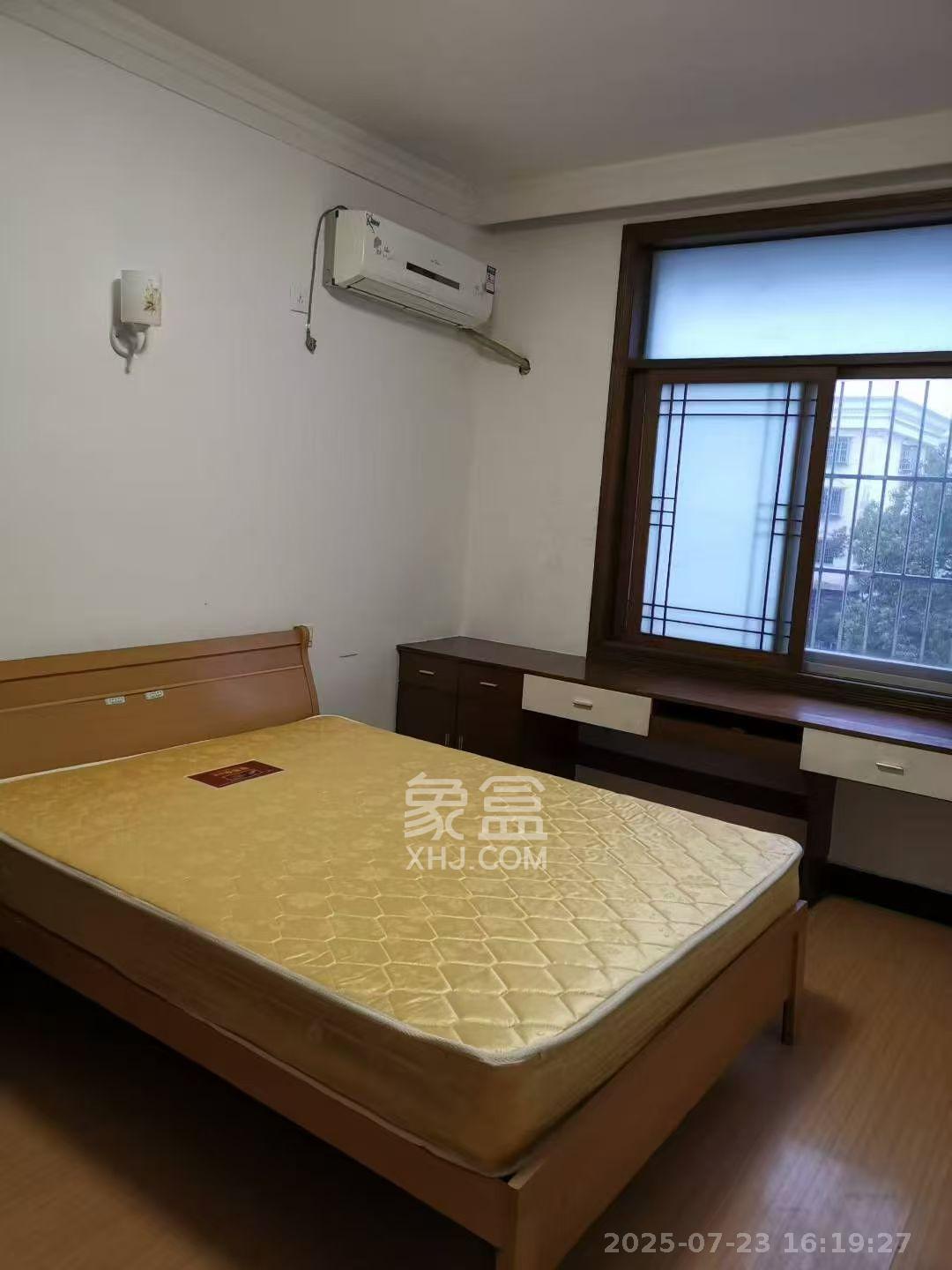 马王堆陶瓷城新合区  3室2厅1卫    2200.0元/月室内图