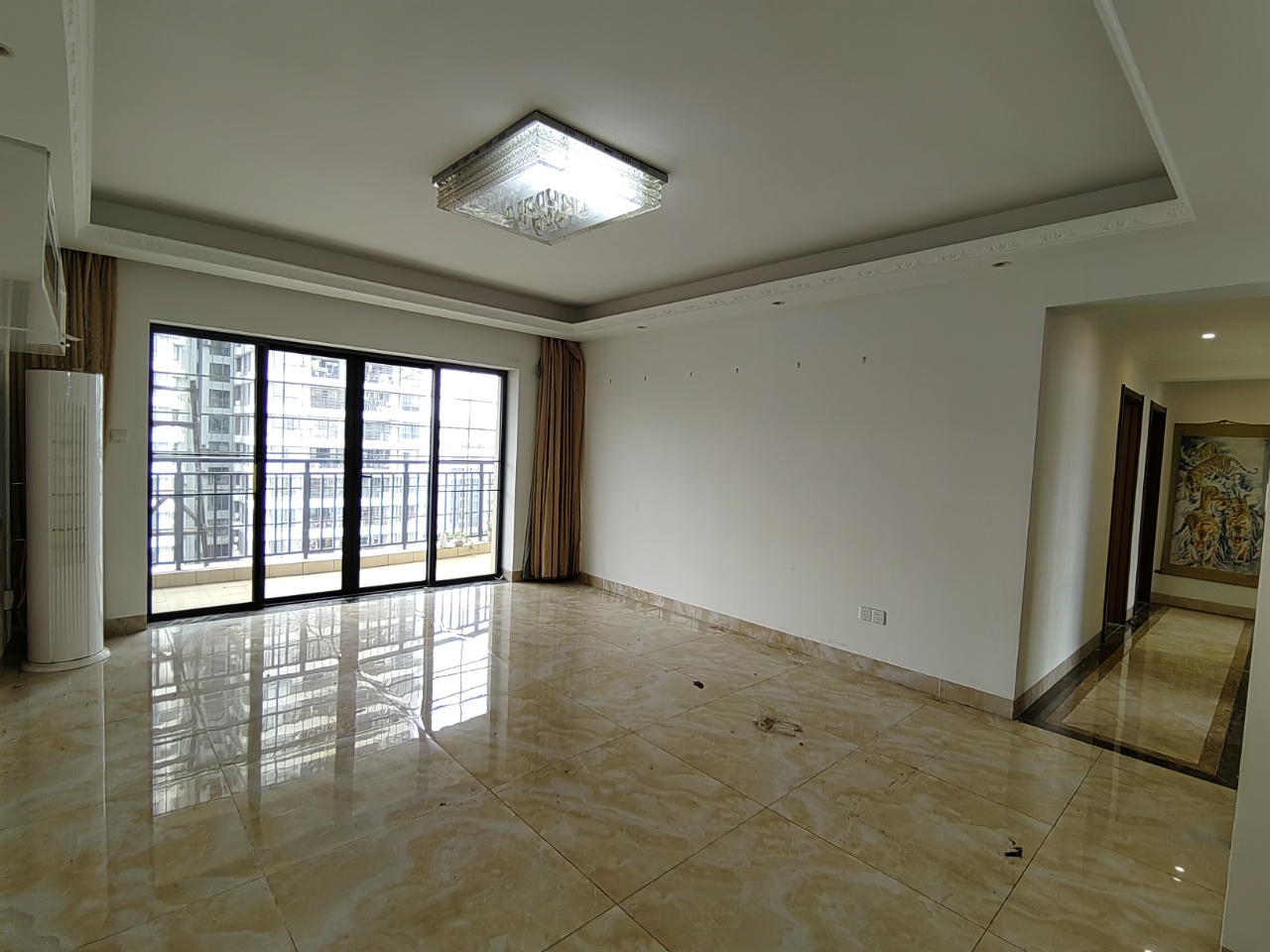 椰岛广场  5室2厅2卫    4000.0元/月 椰岛广场  5室2厅2卫    4000.0元/月室内图