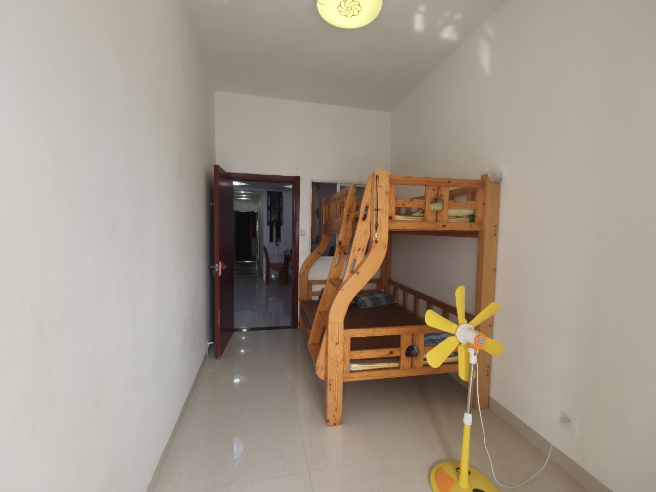 金侨大厦  3室2厅1卫    2000.0元/月 金侨大厦  3室2厅1卫    2000.0元/月室内图