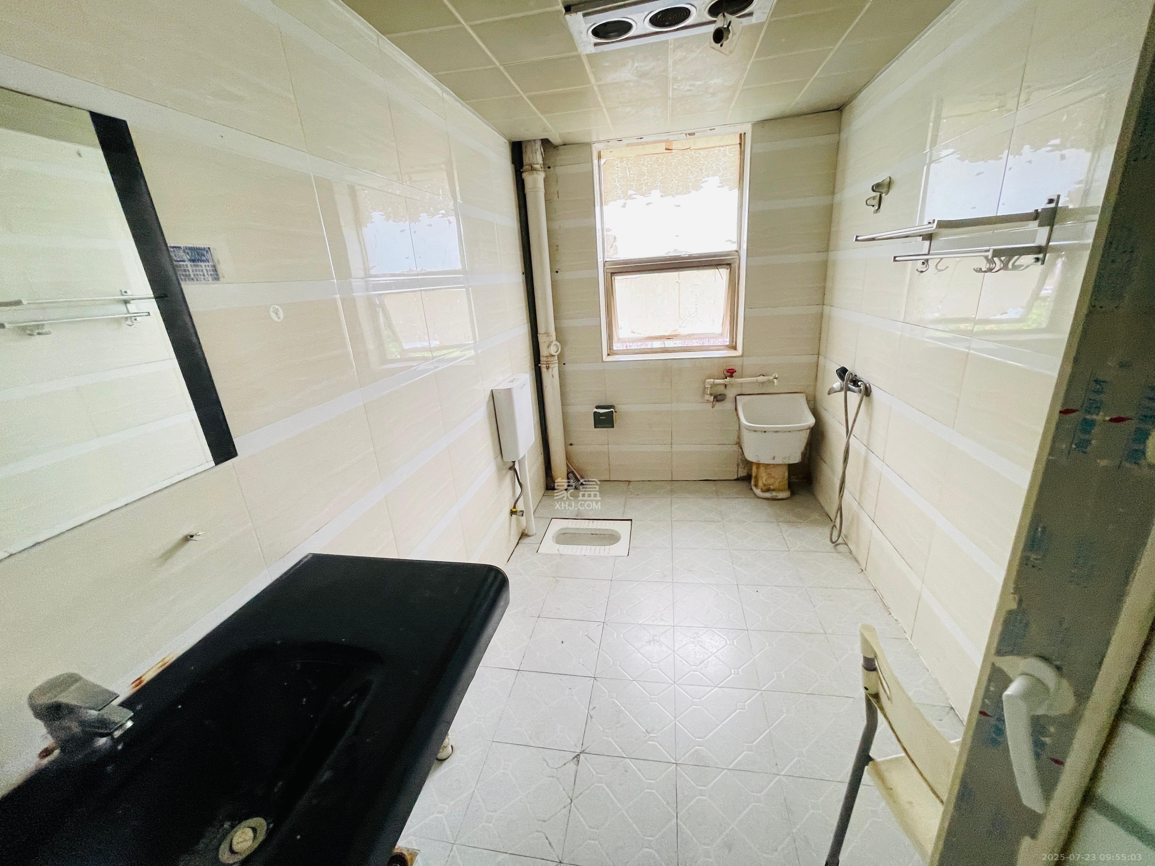 芙蓉公寓 4室2厅1卫 2500.0元/月 芙蓉公寓 4室2厅1卫 2500.0元/月室内图