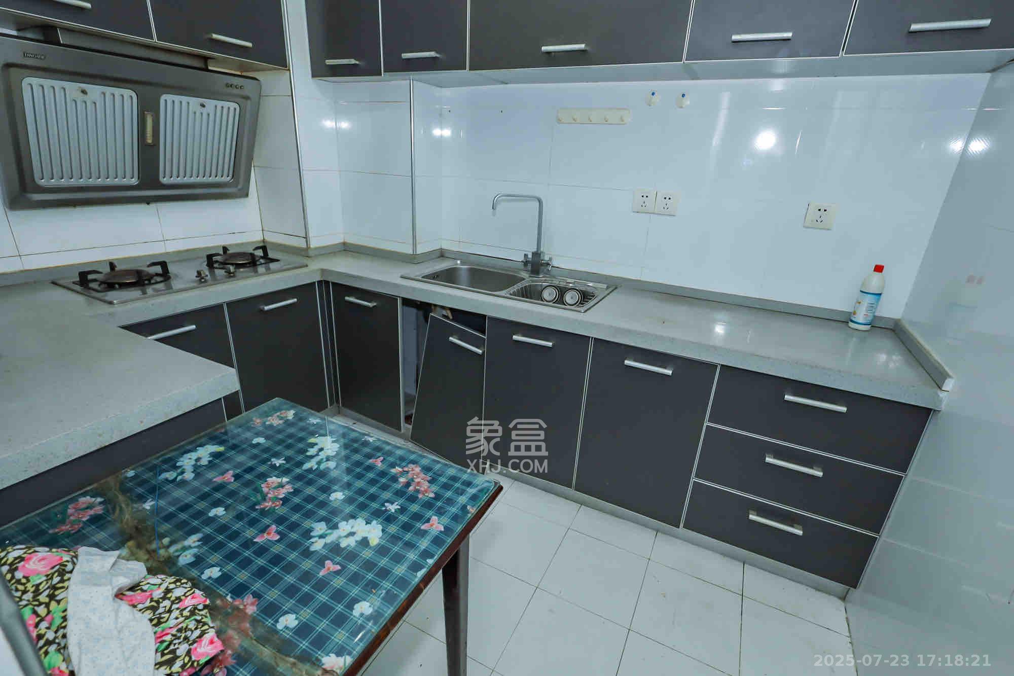 卓越蔚蓝海岸一期  2室2厅1卫    2300.0元/月室内图