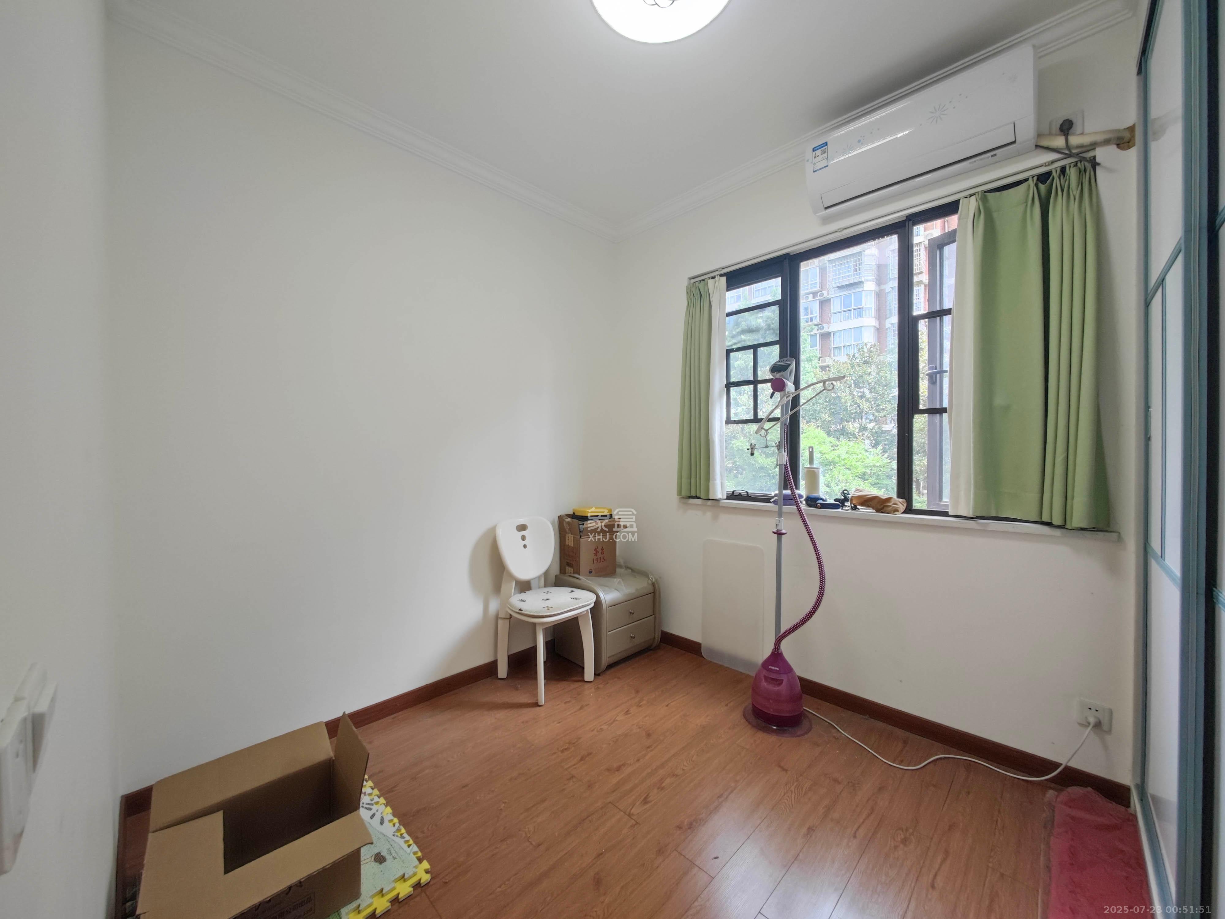 南城印象  3室2厅2卫    86.0万卧室