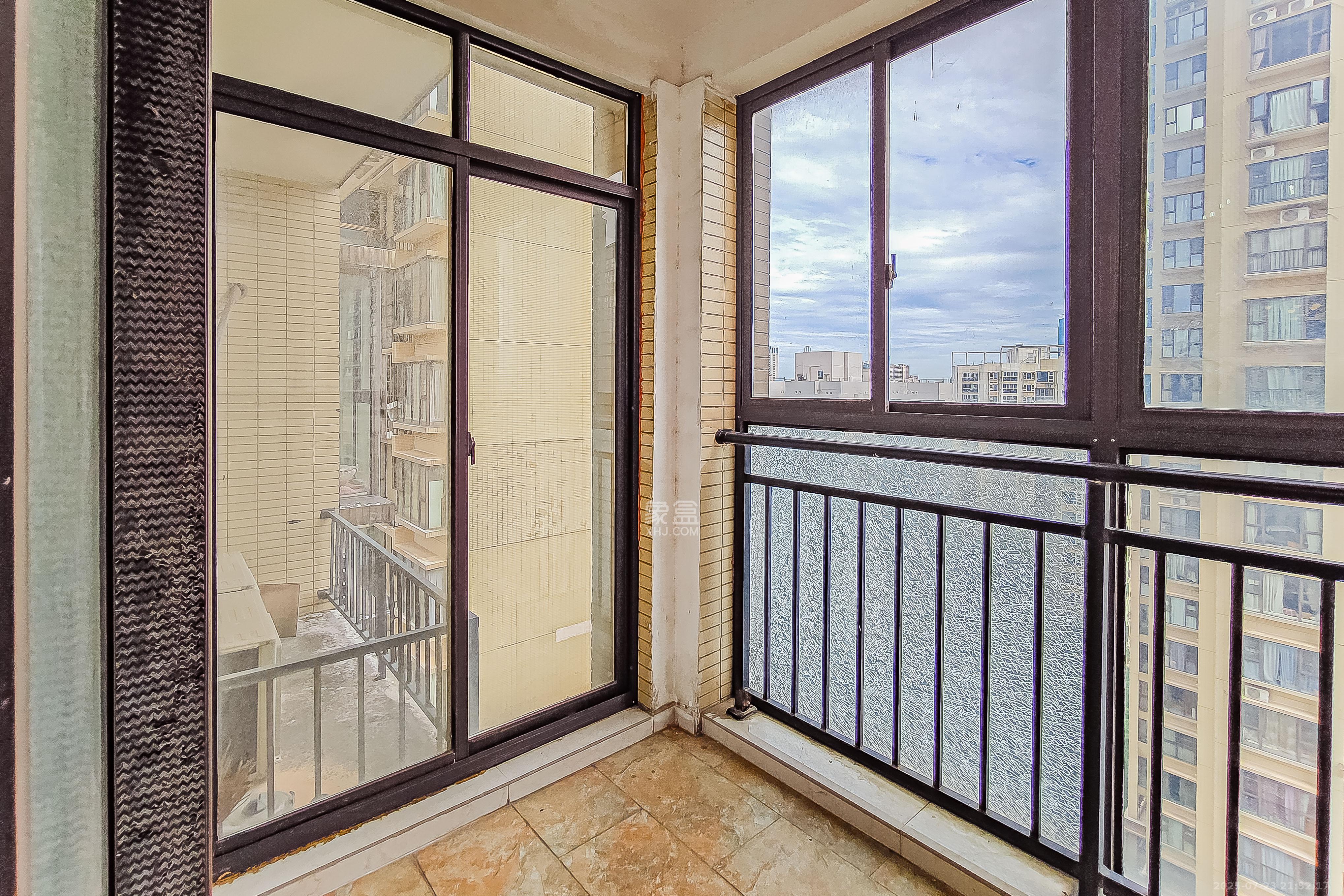 大鸿杰座  3室2厅2卫    137.8万 大鸿杰座  3室2厅2卫    137.8万其他