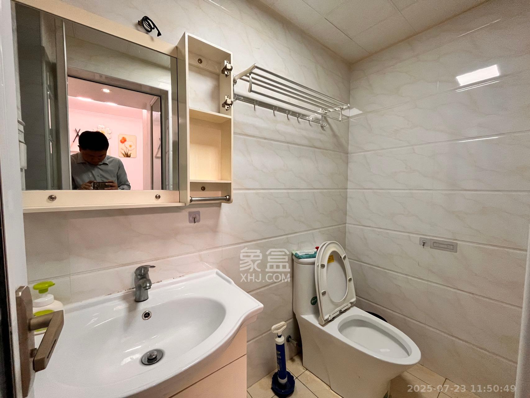 荣悦台 1室1厅1卫 2500.0元/月 荣悦台 1室1厅1卫 2500.0元/月室内图