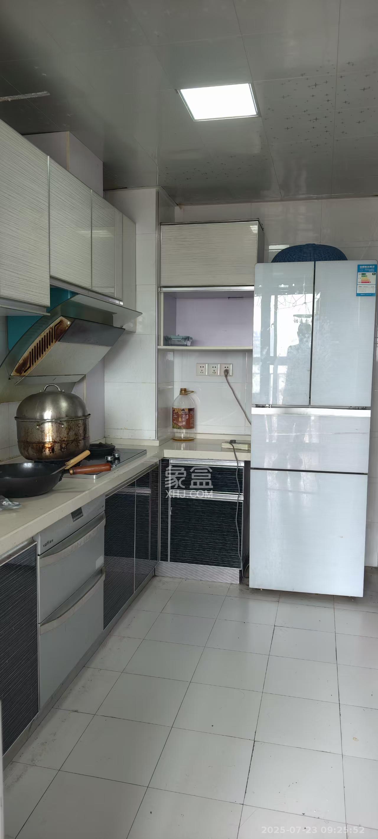 香樟鑫都  3室2厅2卫    3000.0元/月室内图