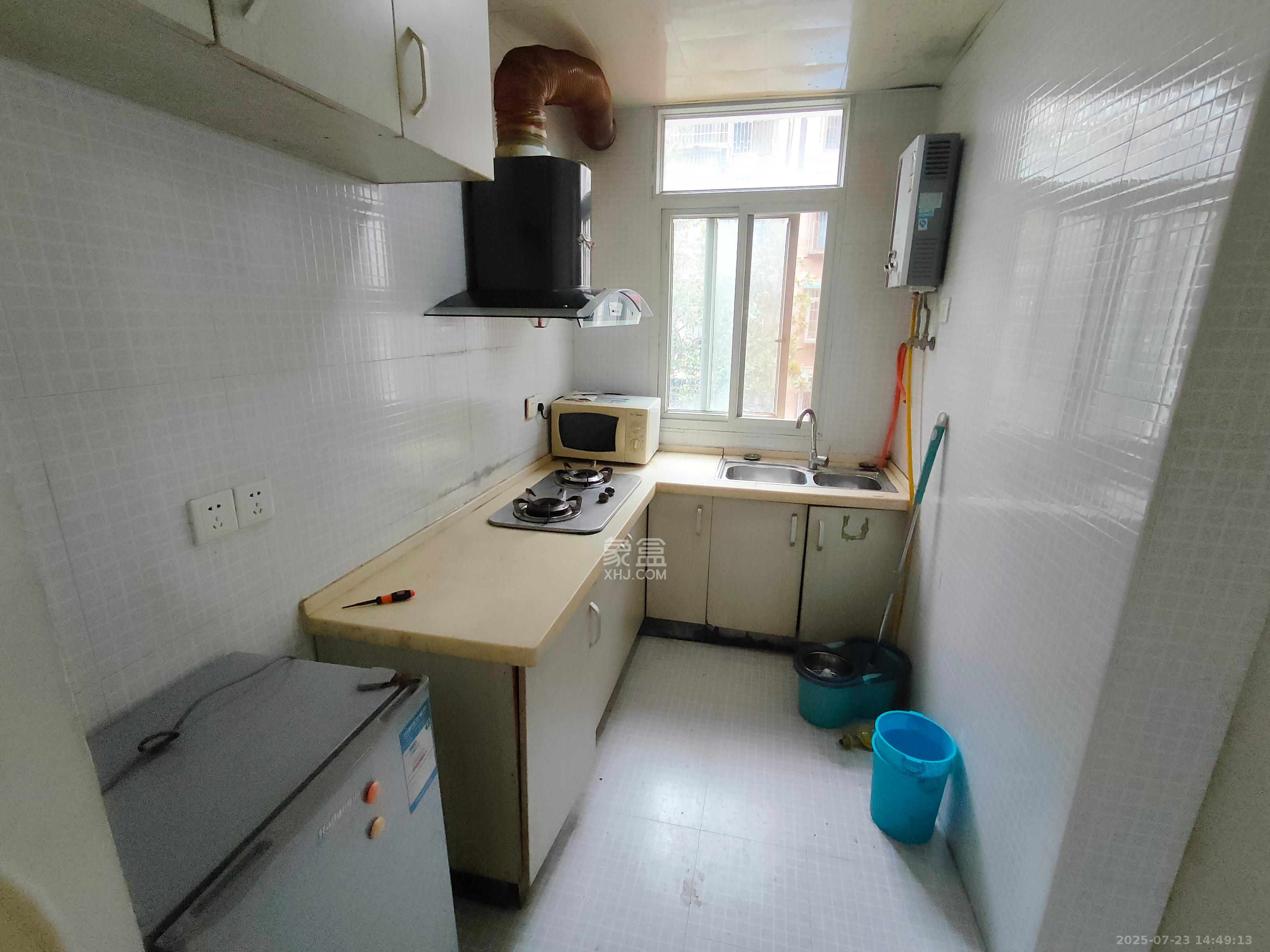 红旗区一片  1室1厅1卫    1600.0元/月 红旗区一片  1室1厅1卫    1600.0元/月室内图