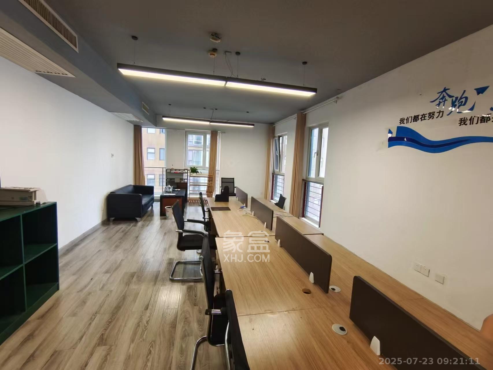 金色屋顶 3室2厅2卫 5000.0元/月 金色屋顶 3室2厅2卫 5000.0元/月室内图