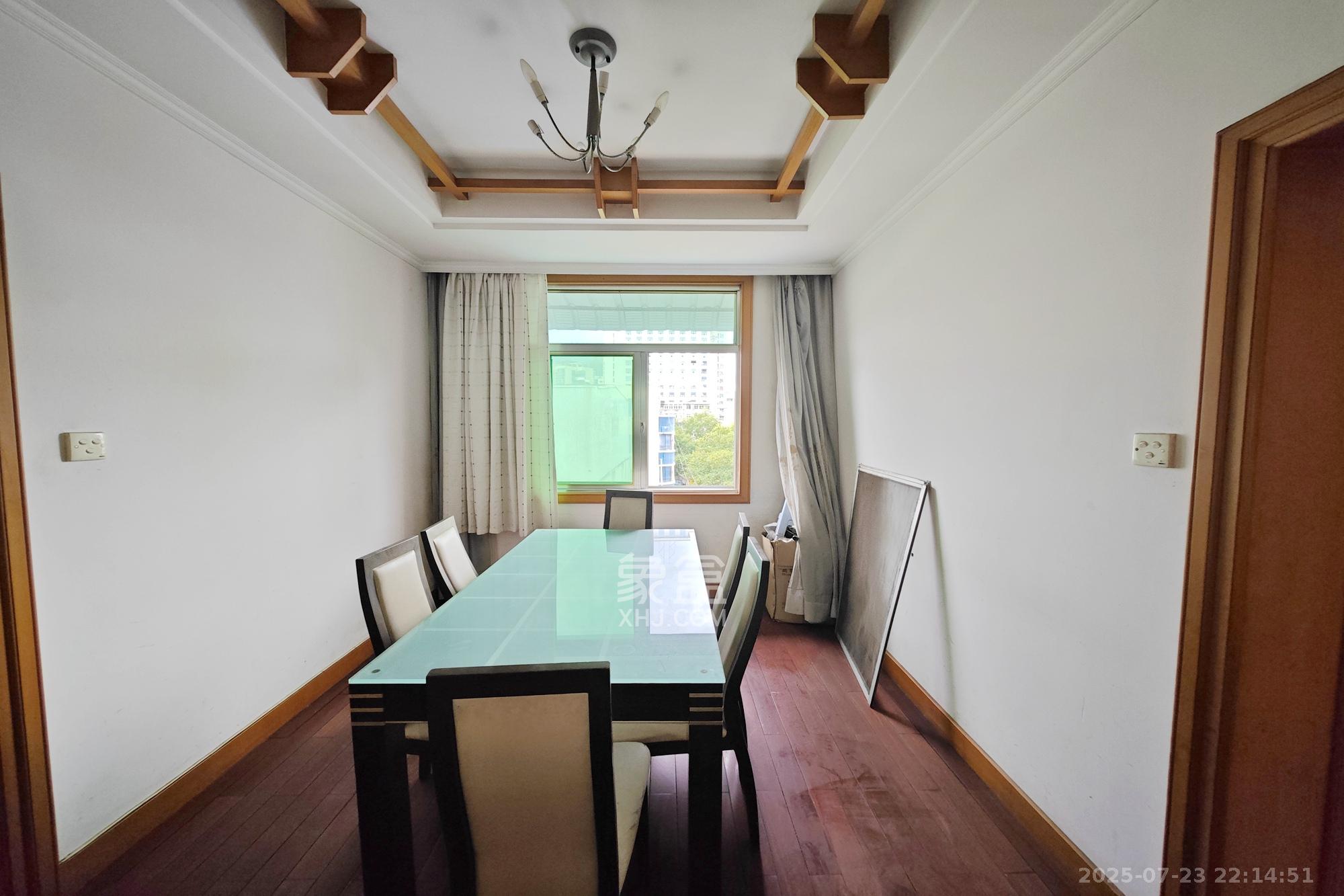 法官公寓 3室2厅2卫 88.0万 法官公寓 3室2厅2卫 88.0万客厅