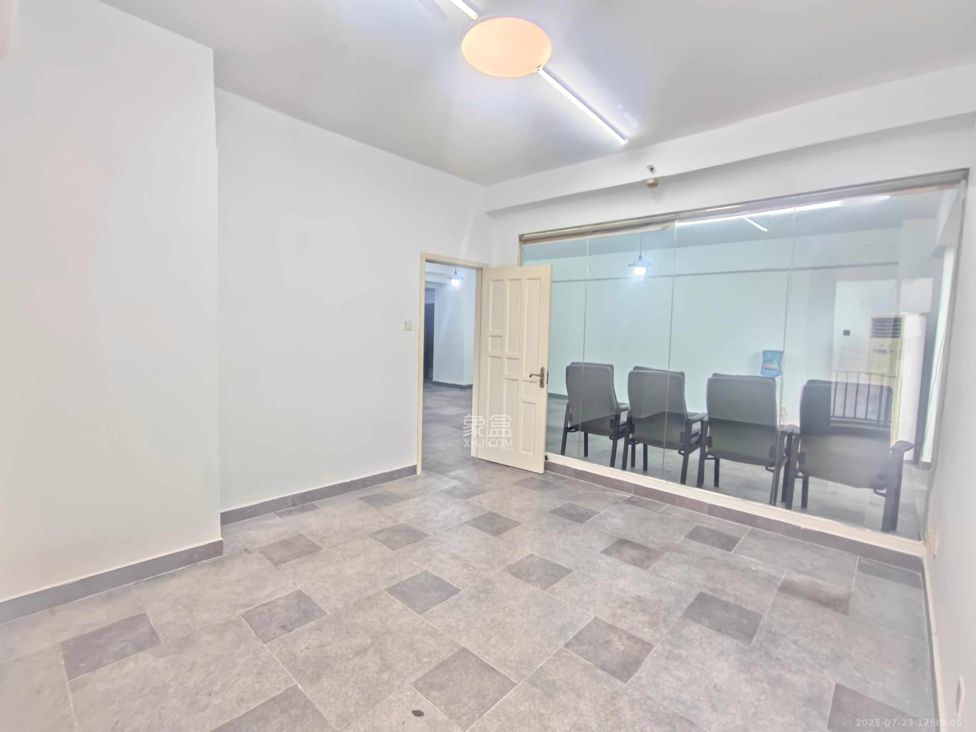 建鸿达现代城 2室1厅1卫 3300.0元/月 建鸿达现代城 2室1厅1卫 3300.0元/月室内图