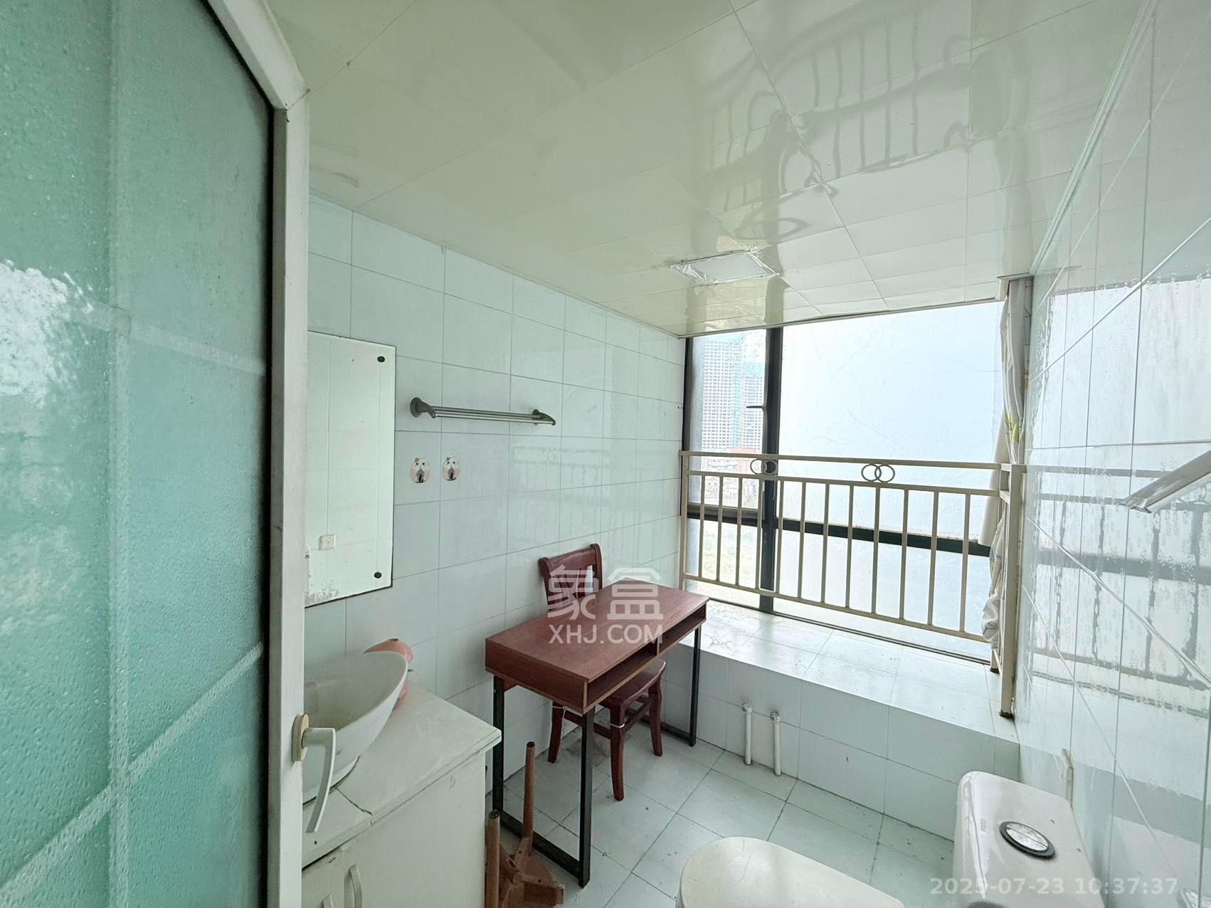 华盛新外滩  3室2厅2卫    3100.0元/月室内图