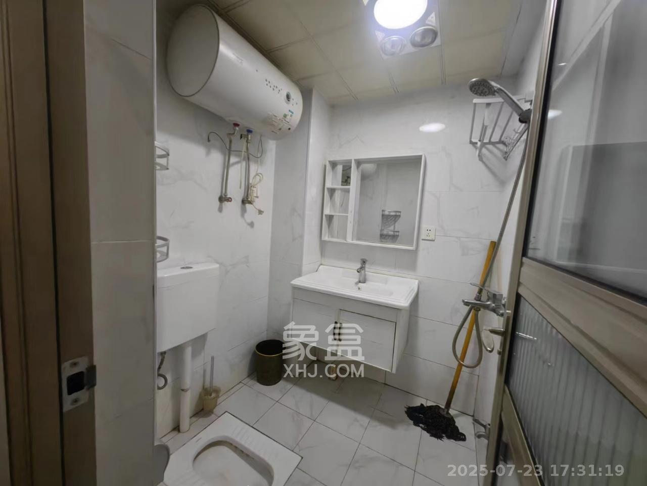 裕天国际商汇中心 1室1厅1卫 1500.0元/月 裕天国际商汇中心 1室1厅1卫 1500.0元/月室内图