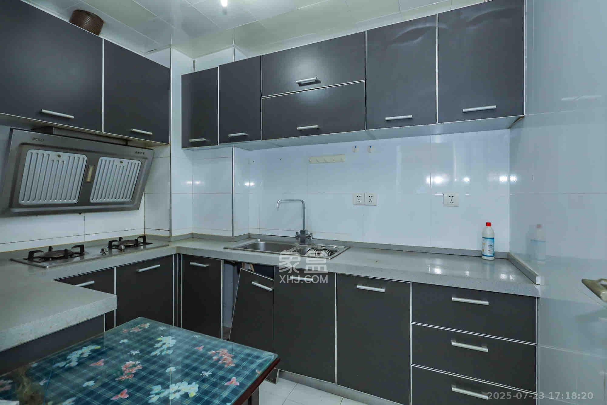 卓越蔚蓝海岸一期  2室2厅1卫    2300.0元/月室内图