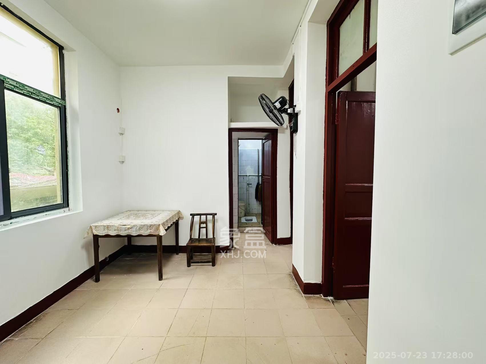 原石油厂宿舍 2室1厅1卫 1300.0元/月 原石油厂宿舍 2室1厅1卫 1300.0元/月室内图