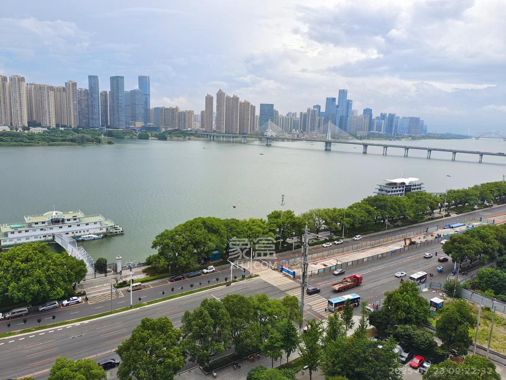 金色屋顶 3室2厅2卫 5000.0元/月 金色屋顶 3室2厅2卫 5000.0元/月小区图