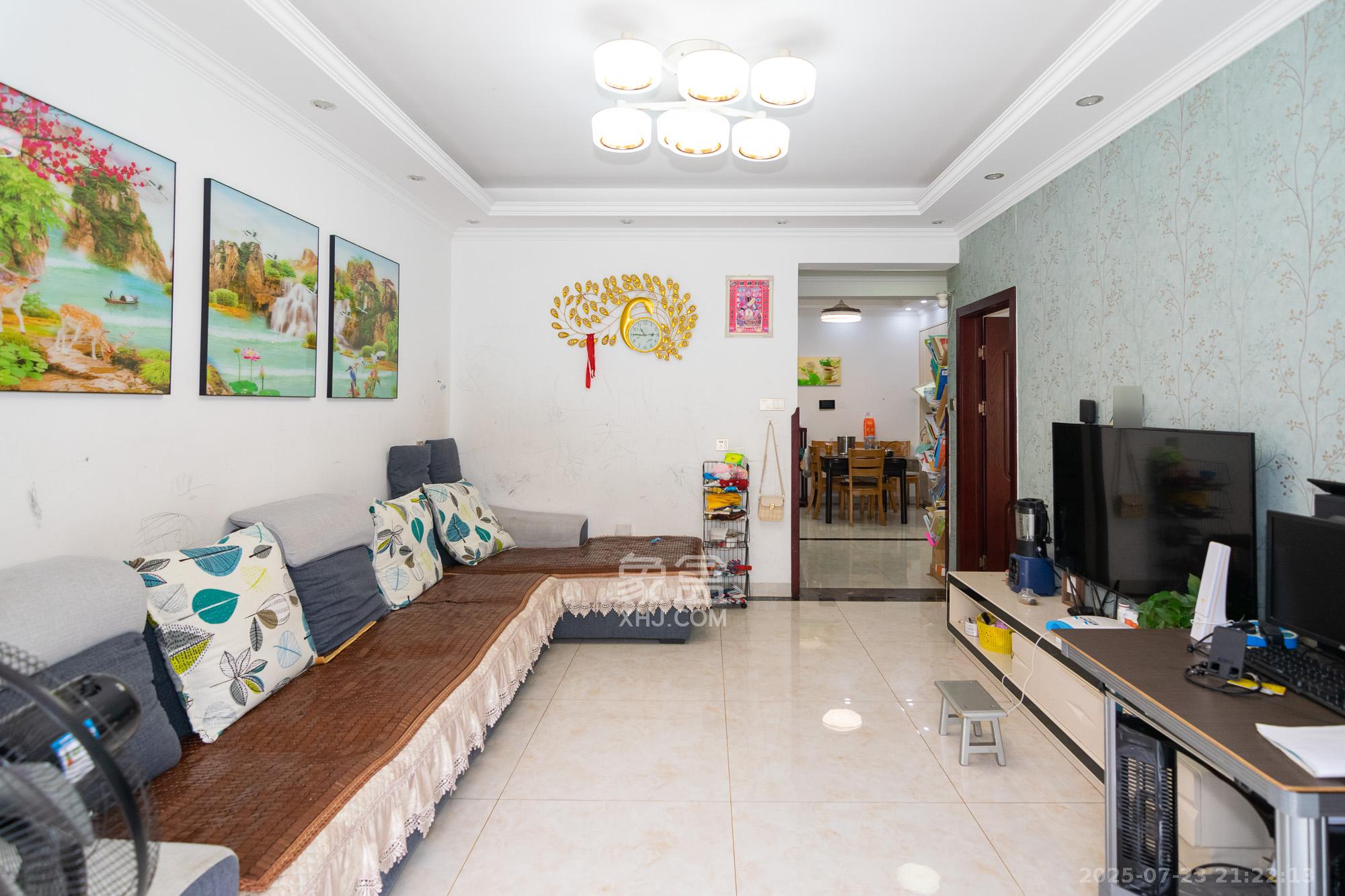 富基世纪公园 3室2厅1卫 53.0万 富基世纪公园 3室2厅1卫 53.0万客厅