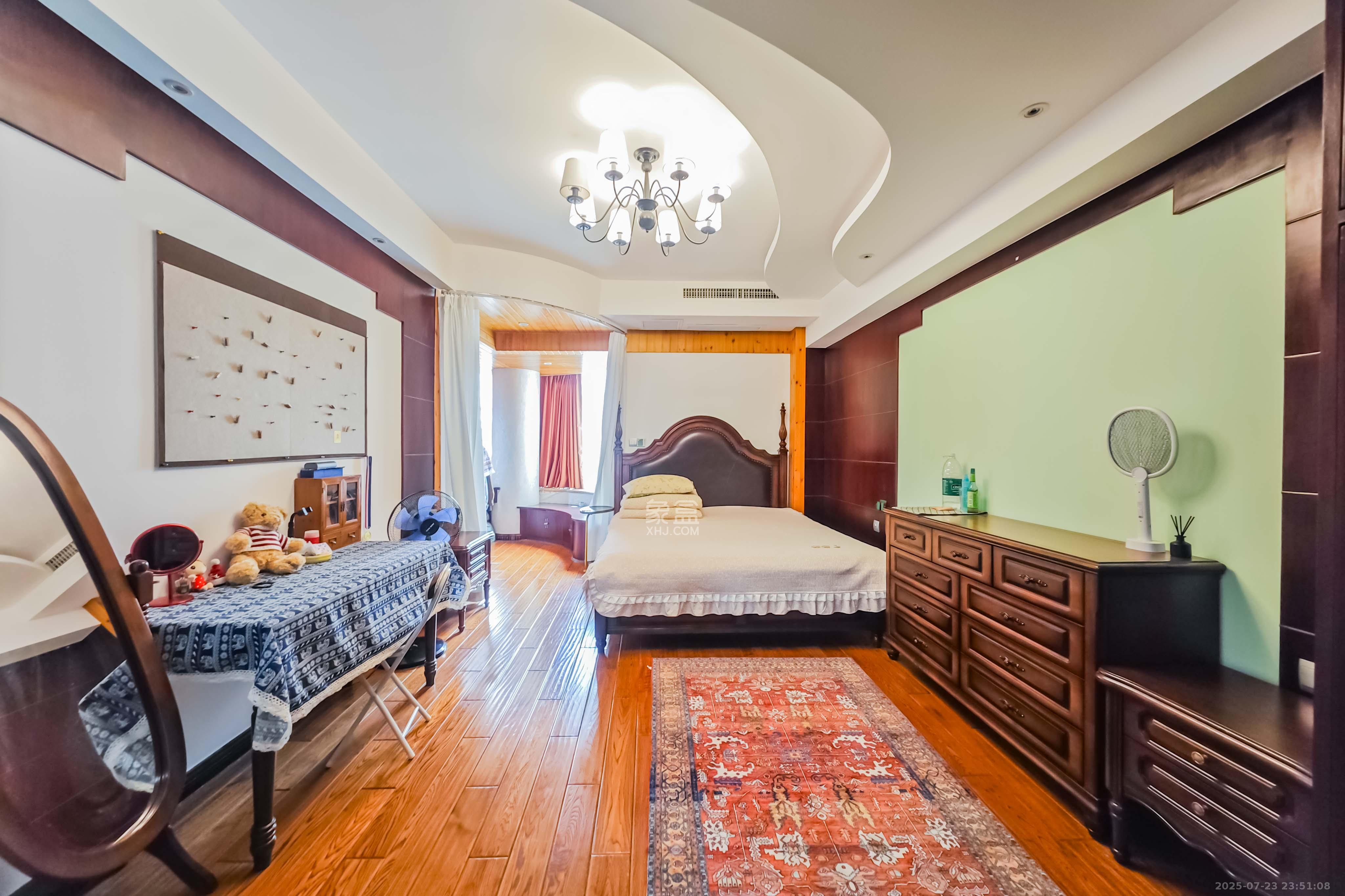 城市山水豪园(山水城市风景) 4室2厅2卫 113.0万 城市山水豪园(山水城市风景) 4室2厅2卫 113.0万卧室