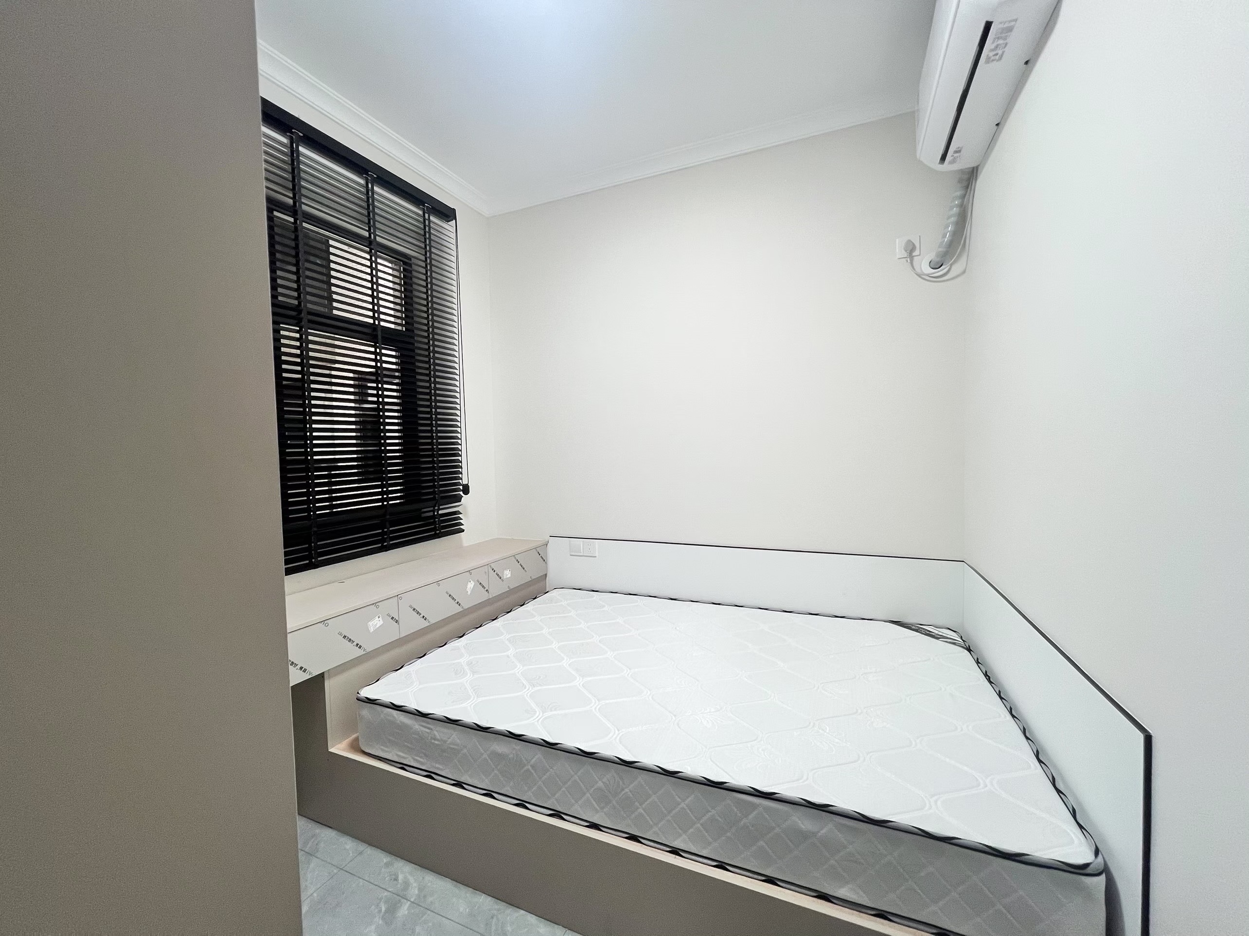 互助小区电梯房  3室0厅0卫   2800.00元/月室内图