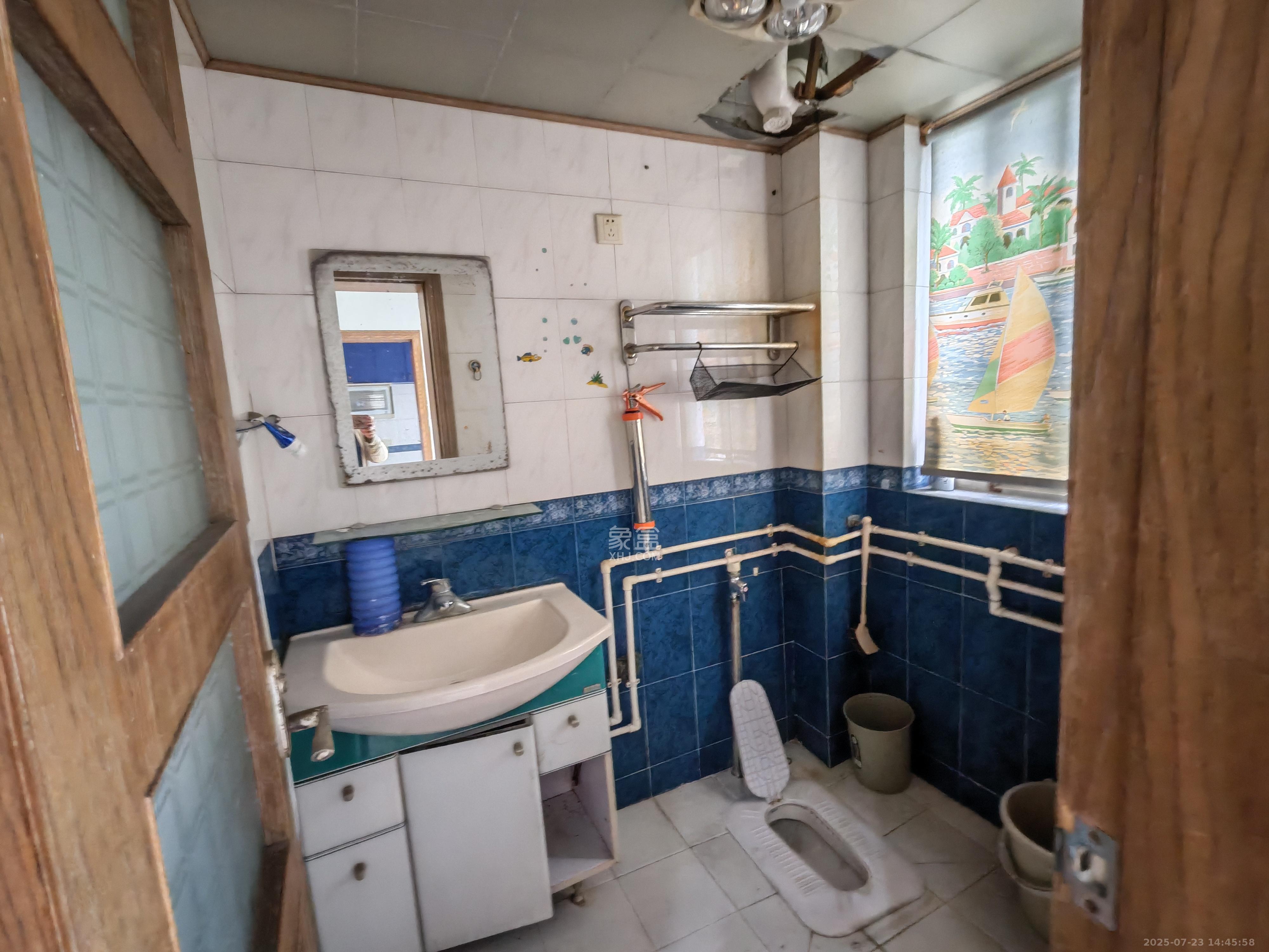 荷花园保险公司宿舍  4室2厅1卫    1800.0元/月室内图