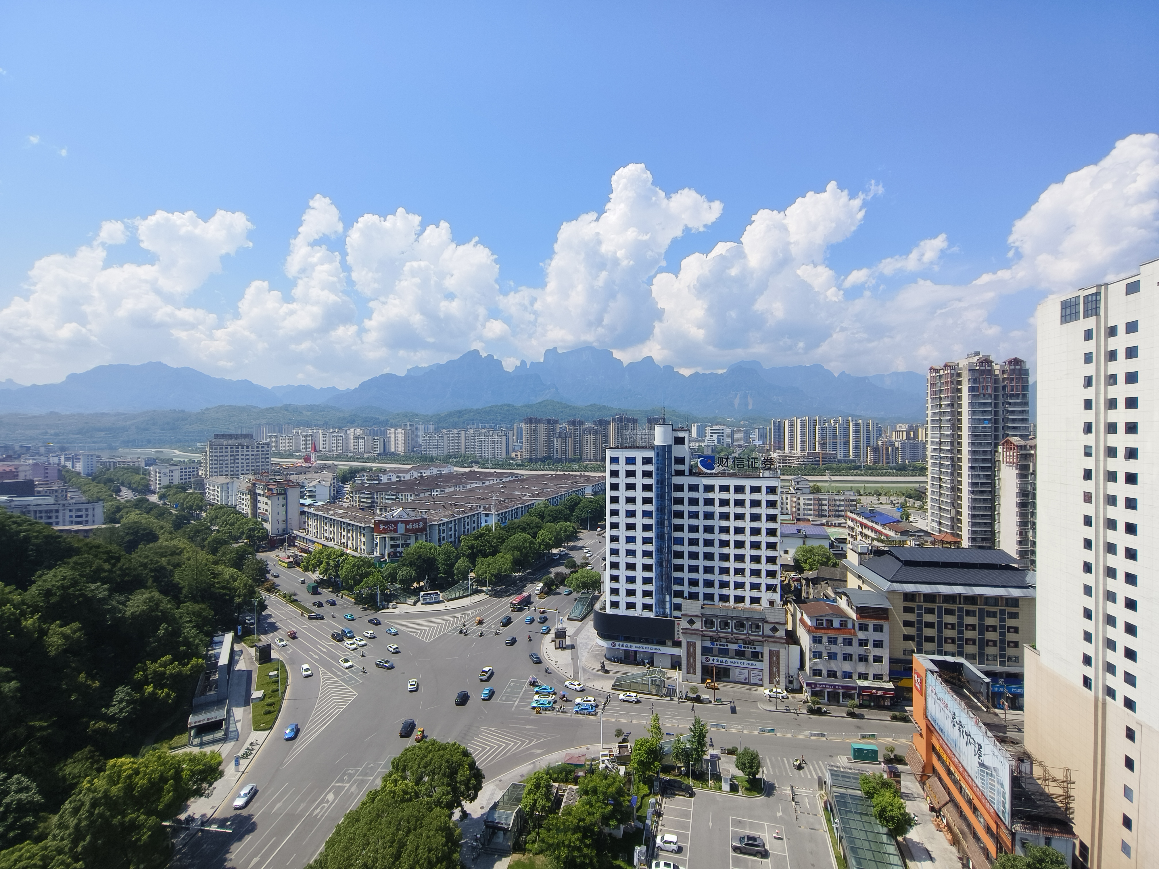 东方曼哈顿  4室1厅4卫   120.00万