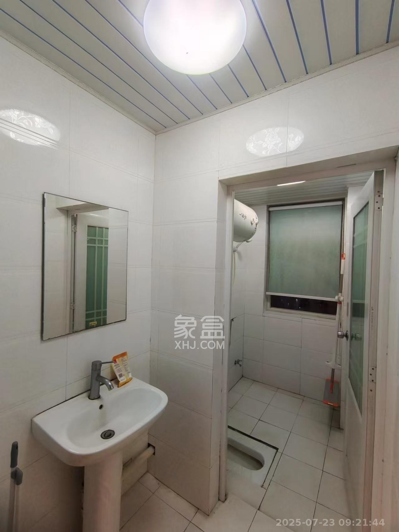 金色屋顶  3室2厅2卫   5000.00元/月室内图